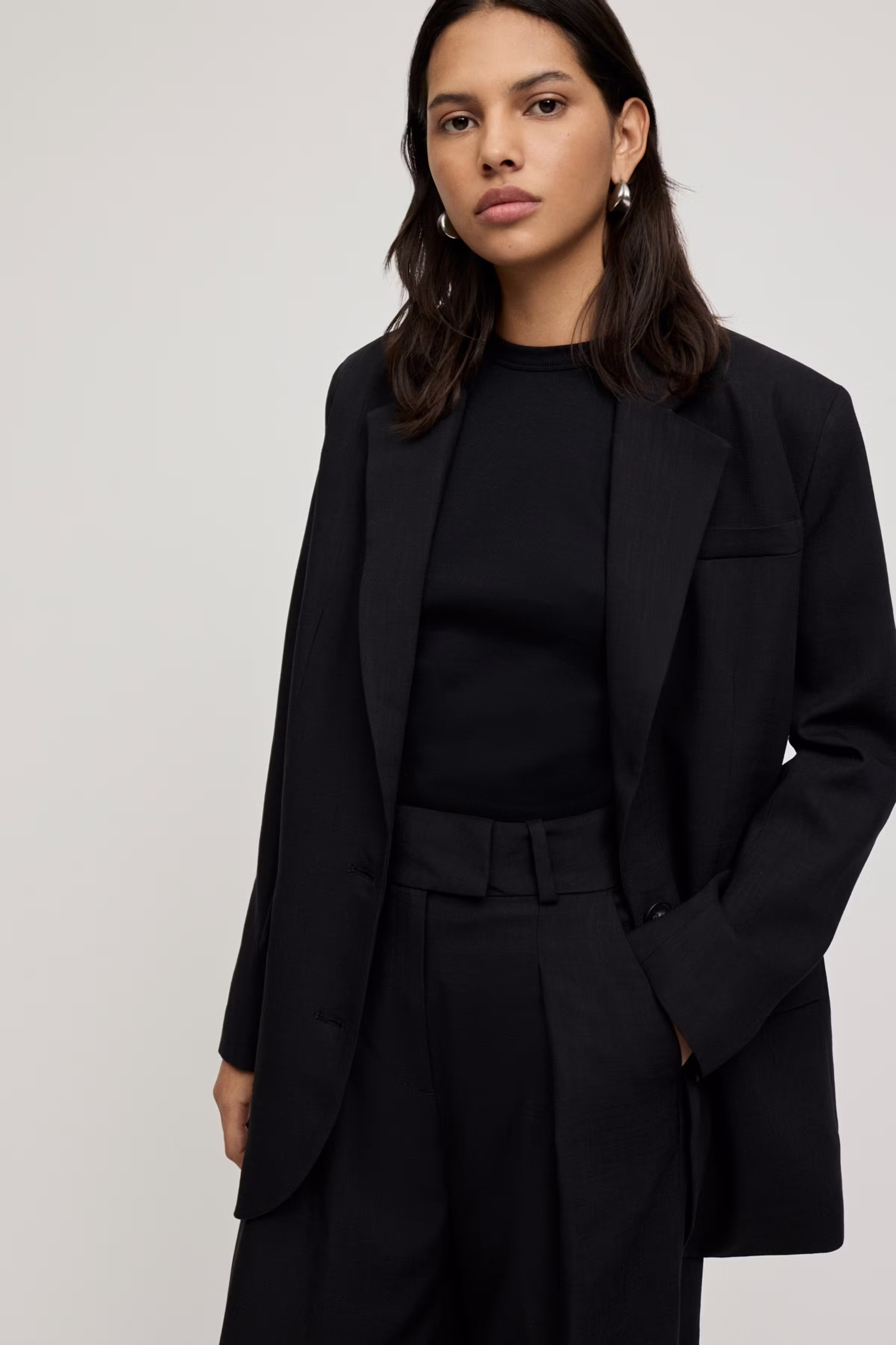 PEONY Shorts LOOKBOOK FRONT 30600514-BK999