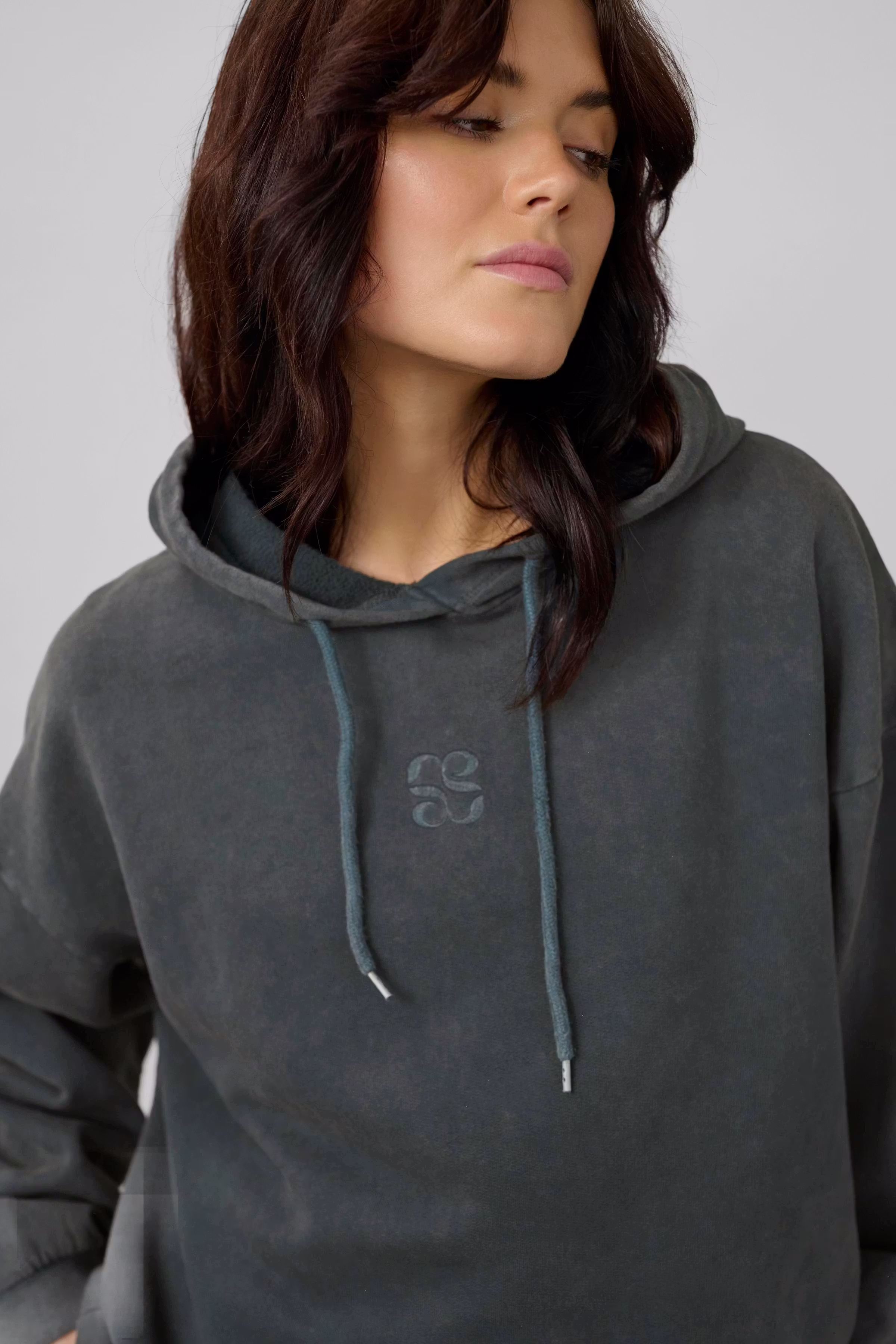 14 THE ENZO LOGO HOODIE LOOKBOOK DETAIL 10704896-100089