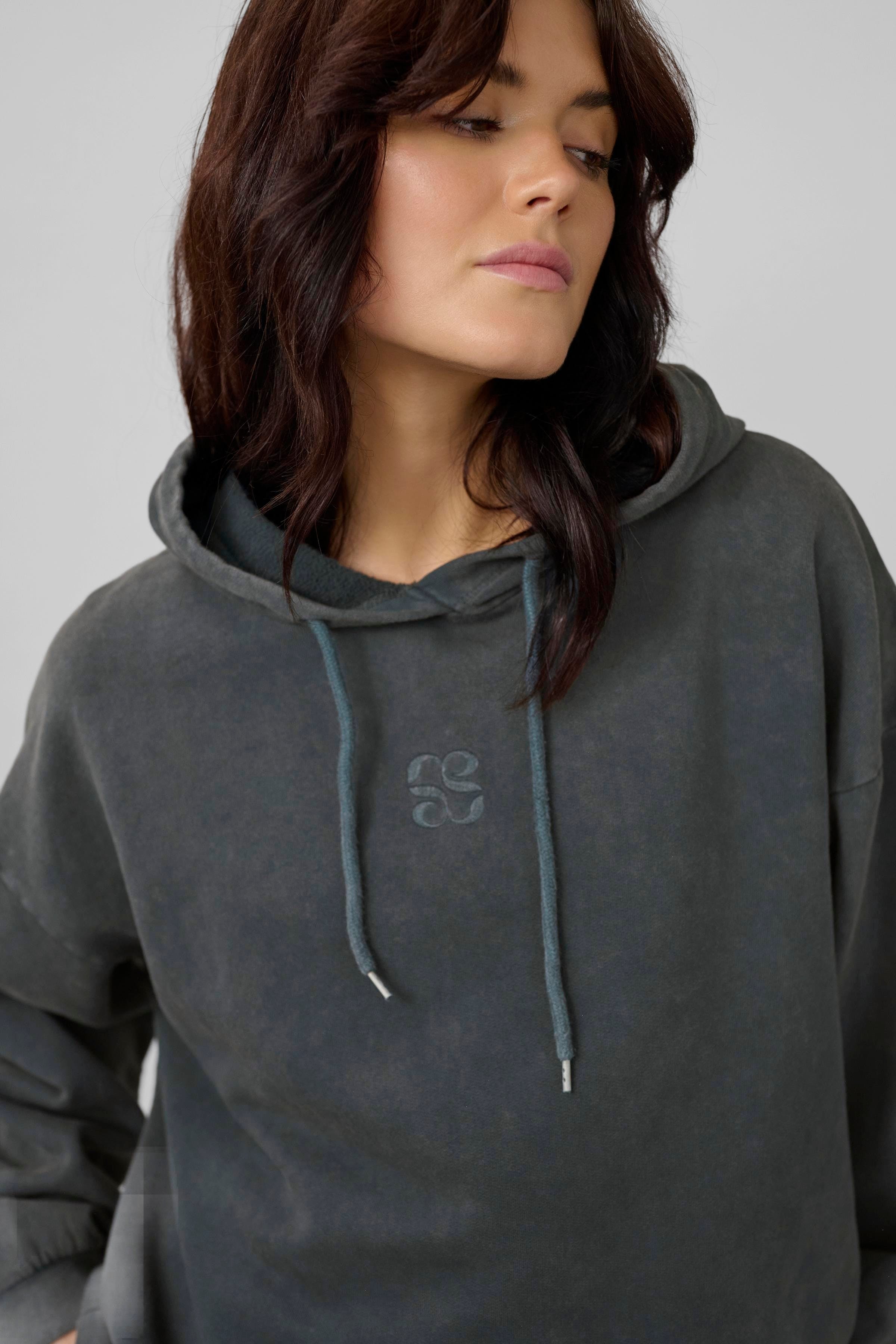 14 THE ENZO LOGO HOODIE LOOKBOOK DETAIL 10704896-100089