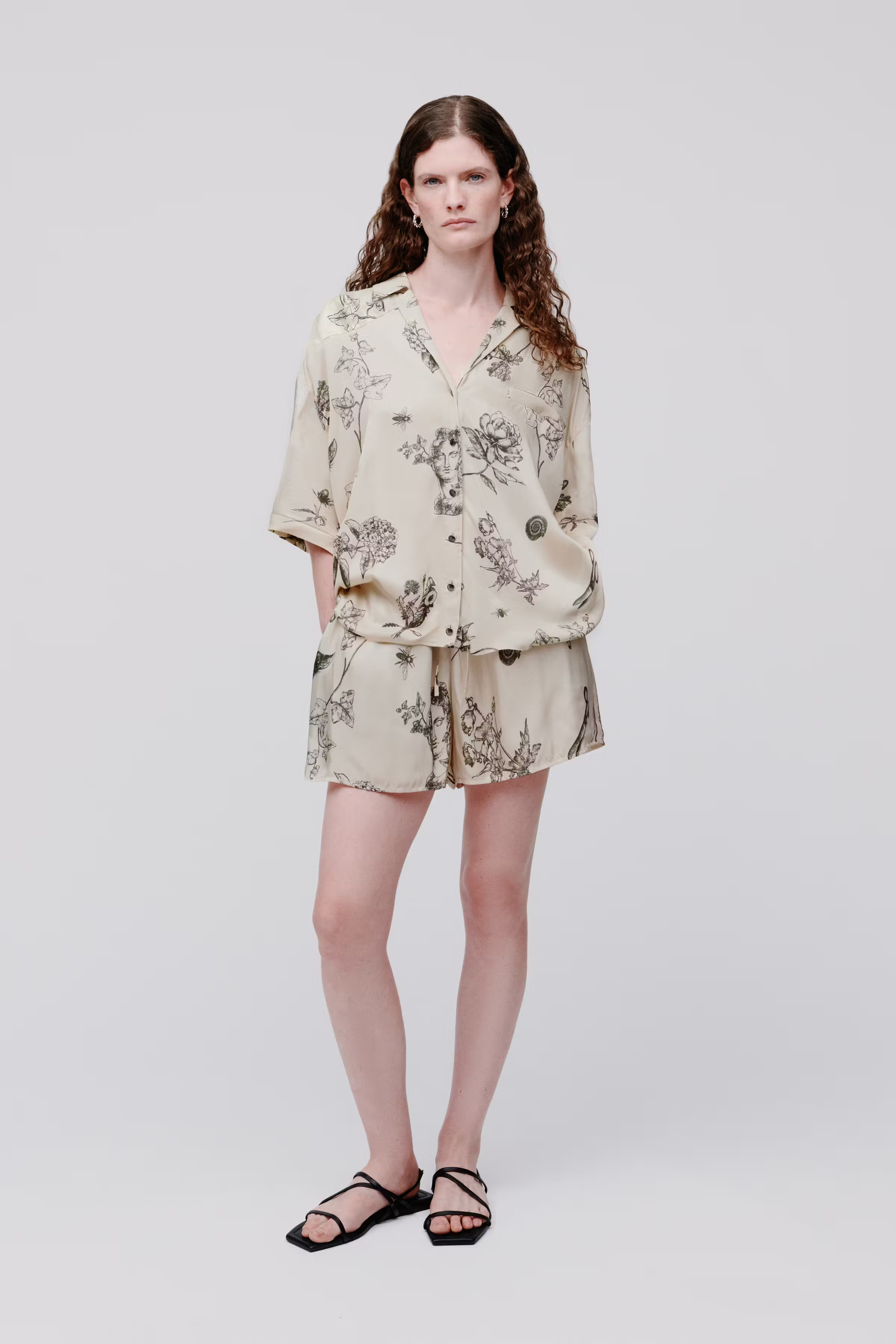 IOPIPER Shorts LOOKBOOK FRONT 30600643-MC2173