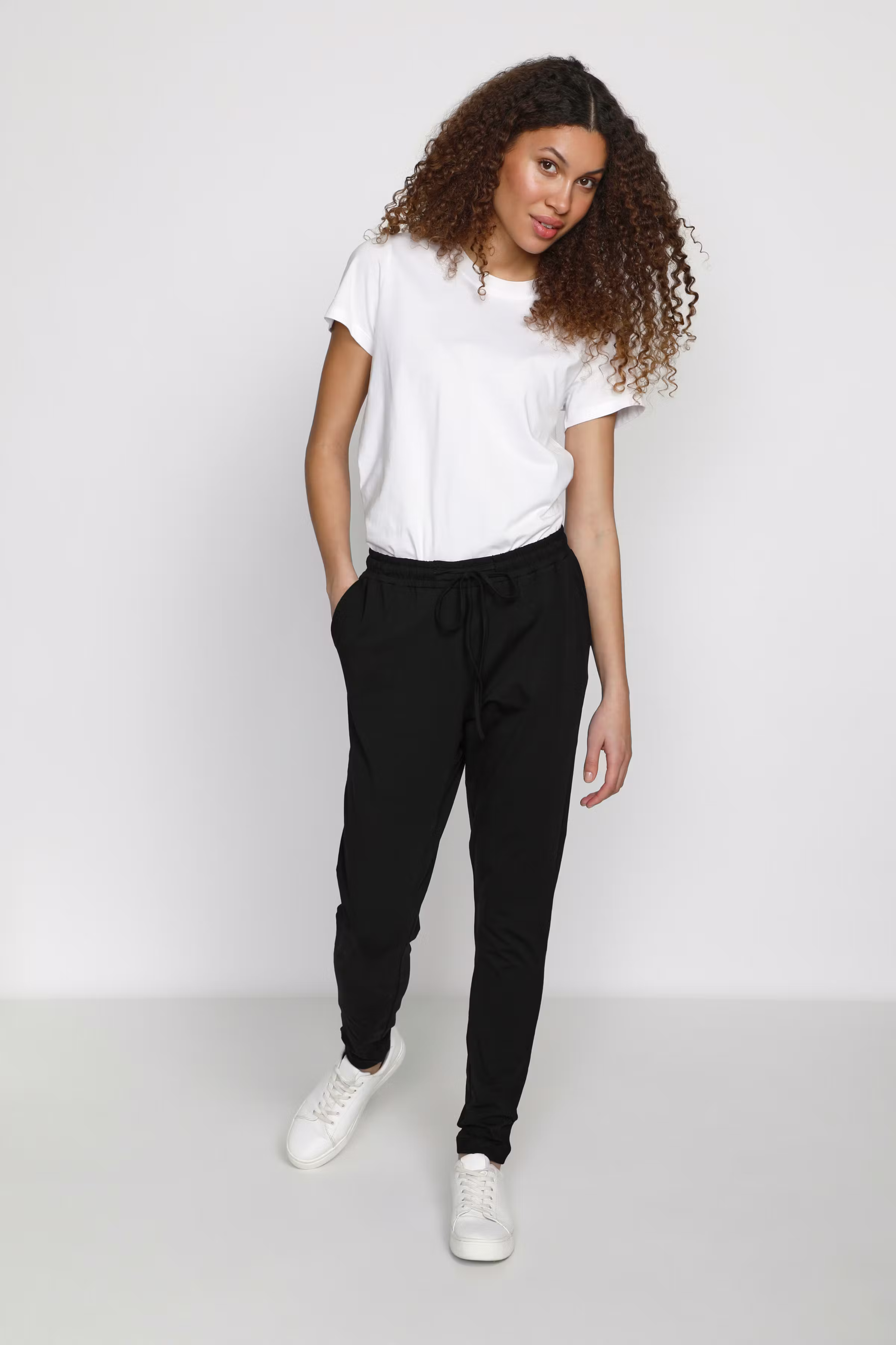 Anna T-shirt LOOKBOOK FRONT 10501194-50001