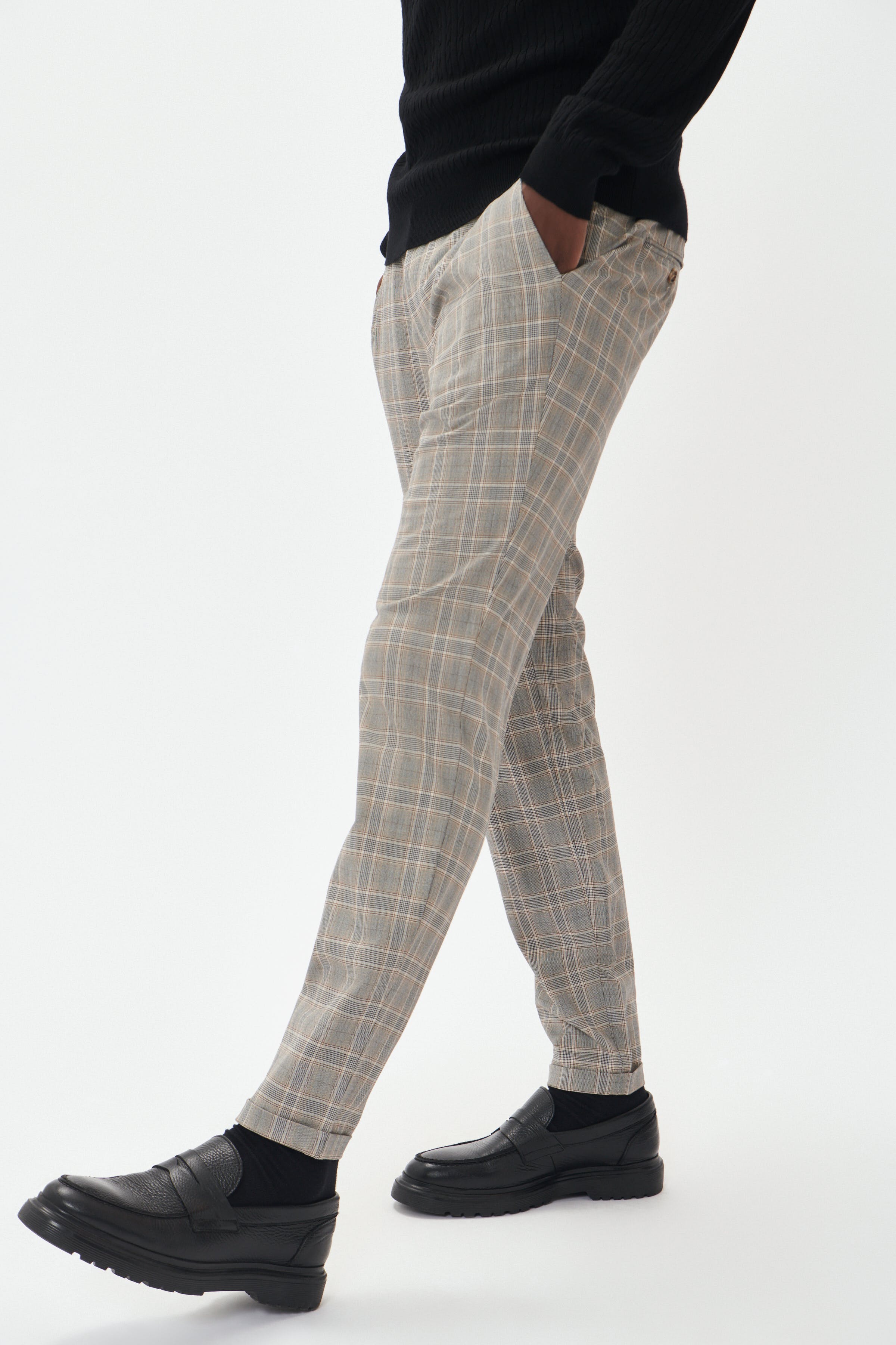 MAliam Bukser LOCATION NONE 30207329-190808