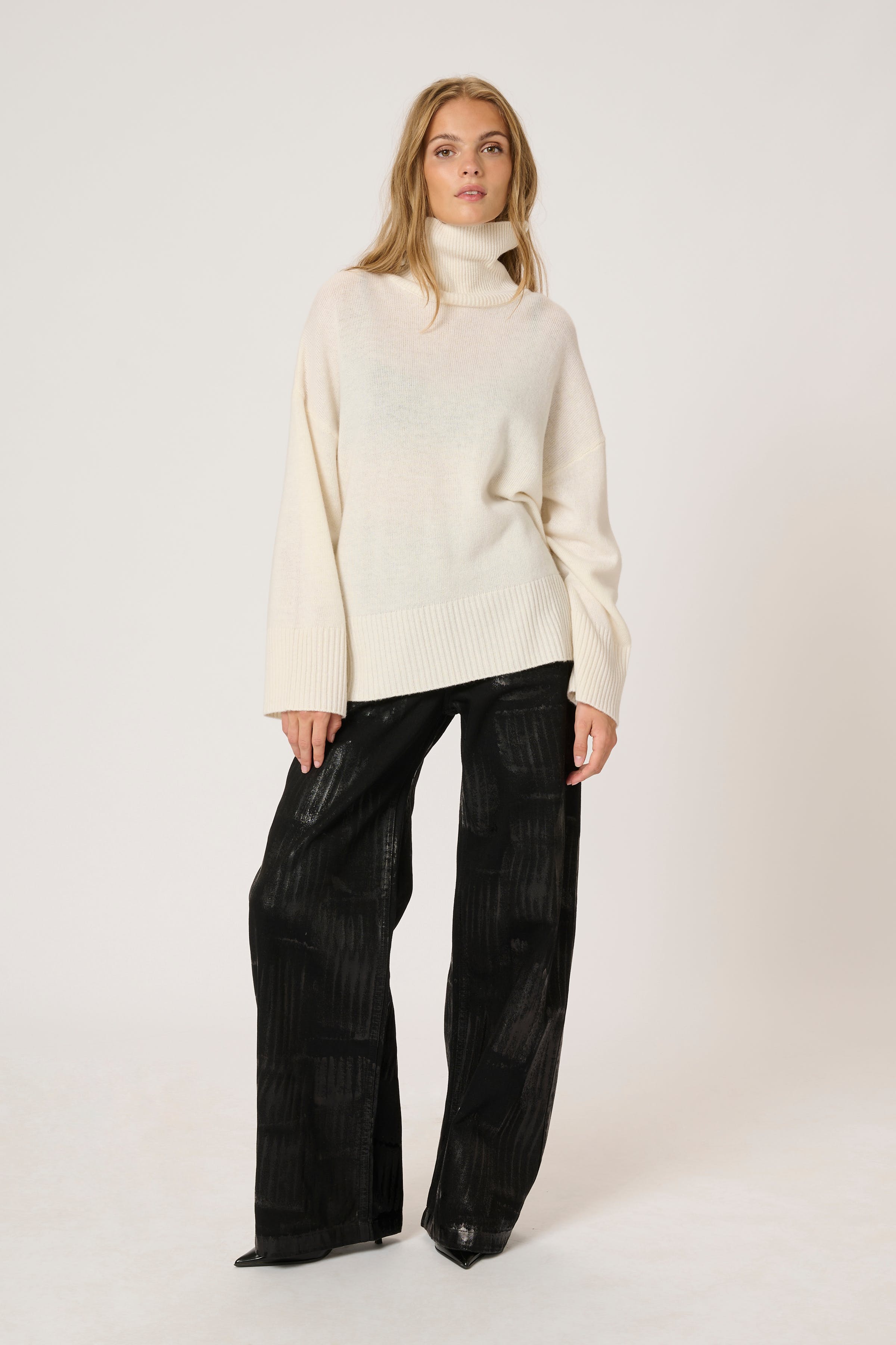 HuxiMW wool and kashmir rollneck LOOKBOOK FRONT 10704969-110602