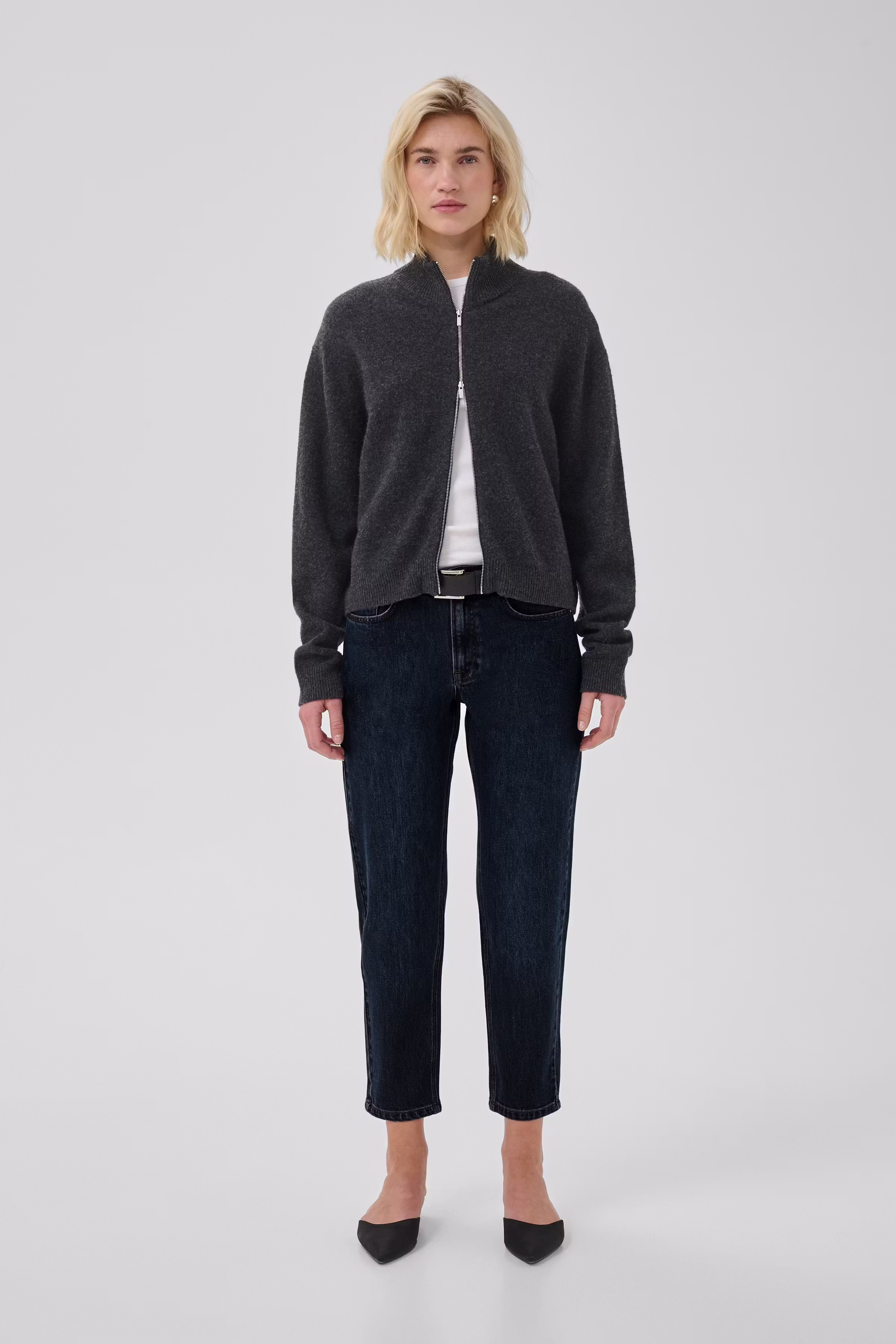 04 THE MOMMY HIGH TAPERED JEANS LOOKBOOK FRONT 10704537-100067