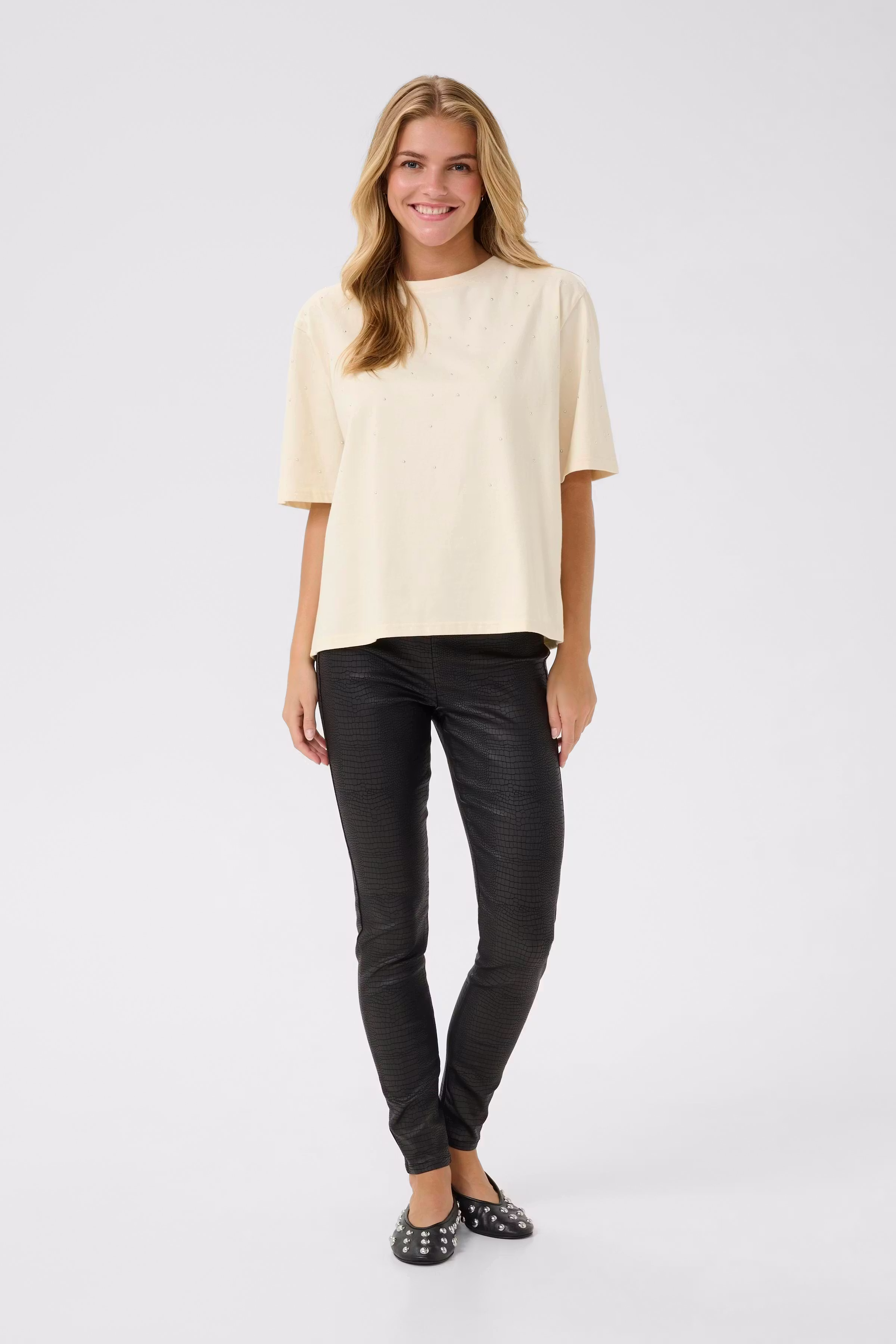 CRLeona T-shirt LOOKBOOK FRONT 10614271-130905