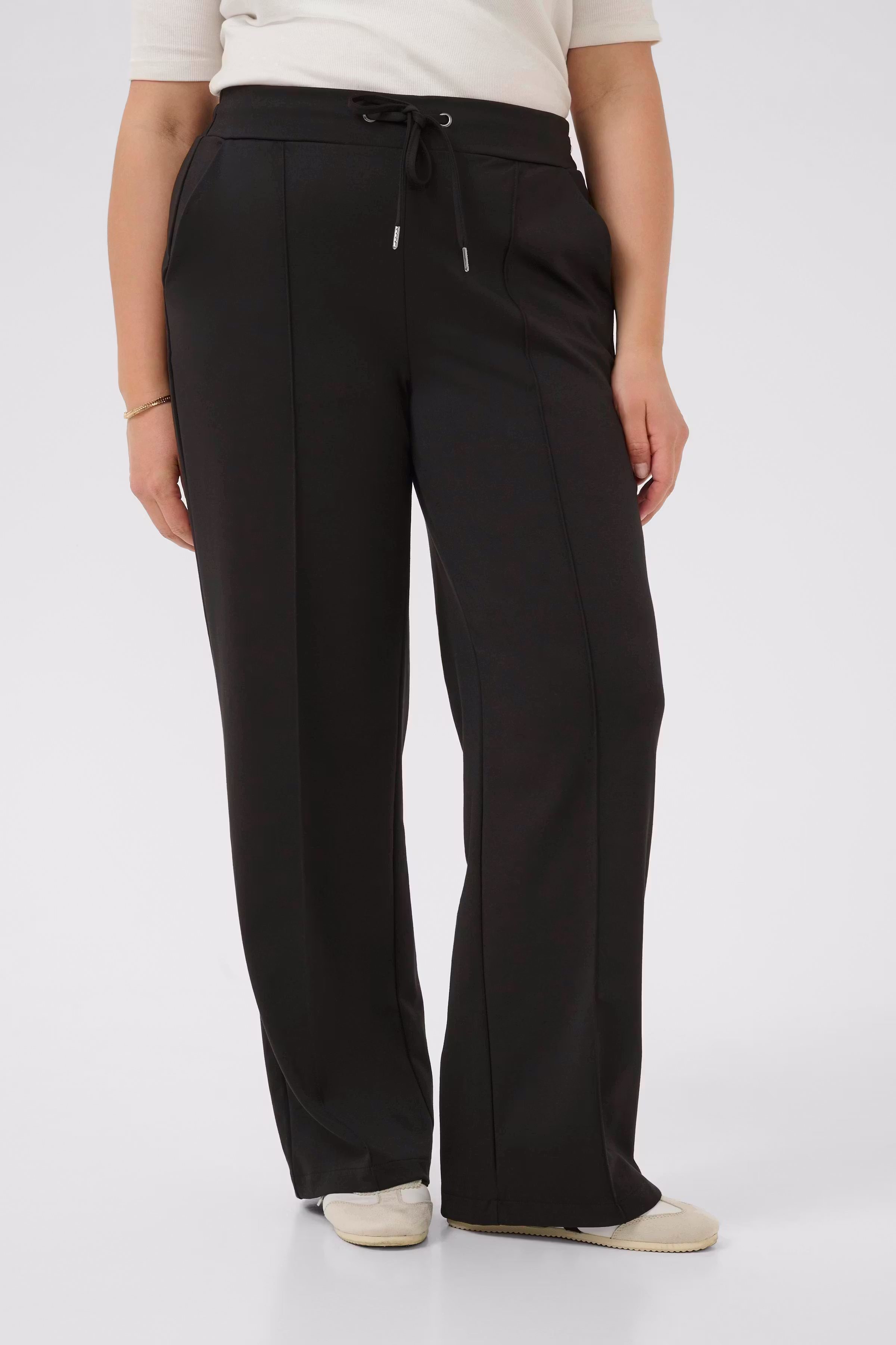 KCjenna Straight Trousers LOOKBOOK FRONT 10582248-100121