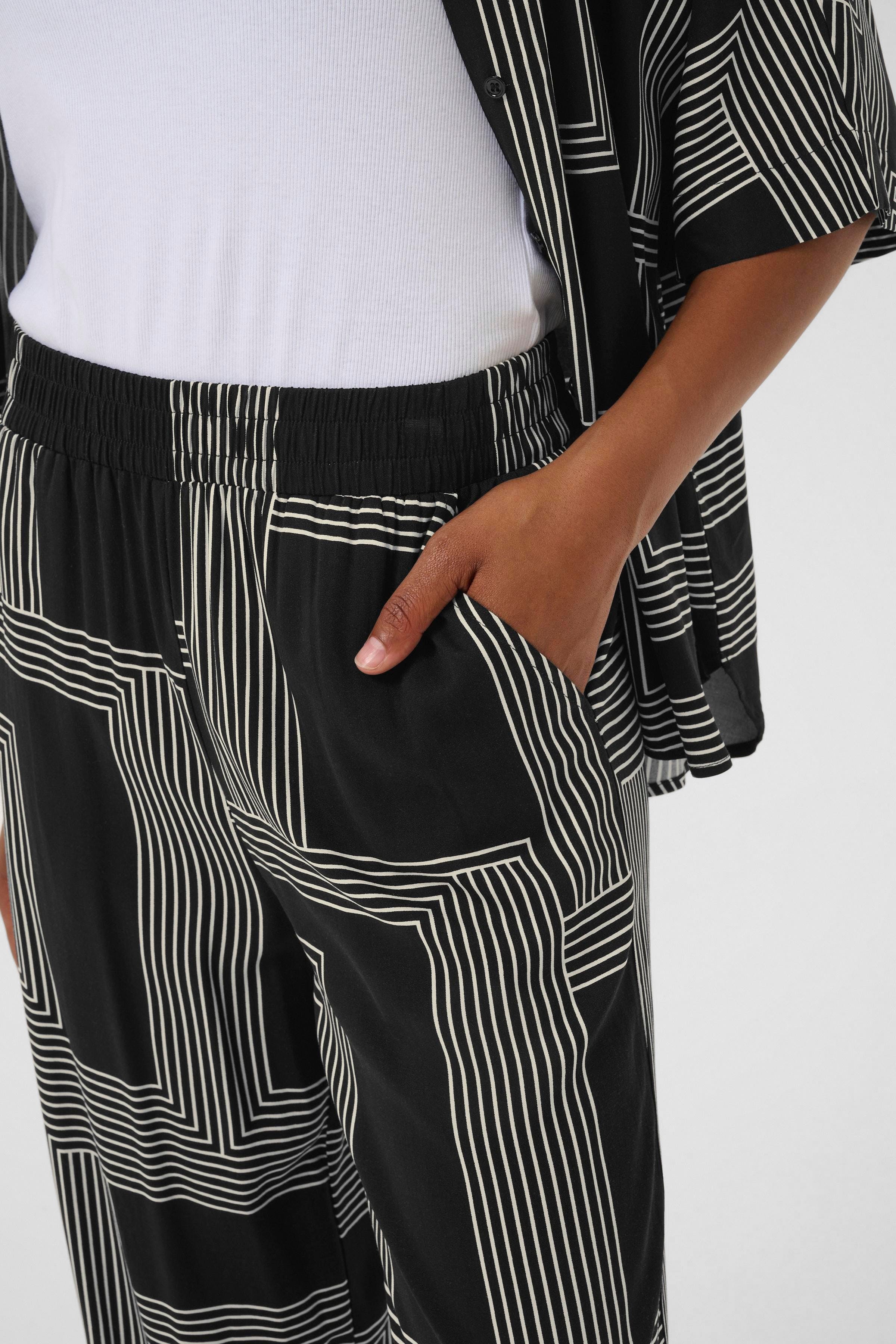 KAdonny Trousers LOOKBOOK DETAIL 10510104-107704