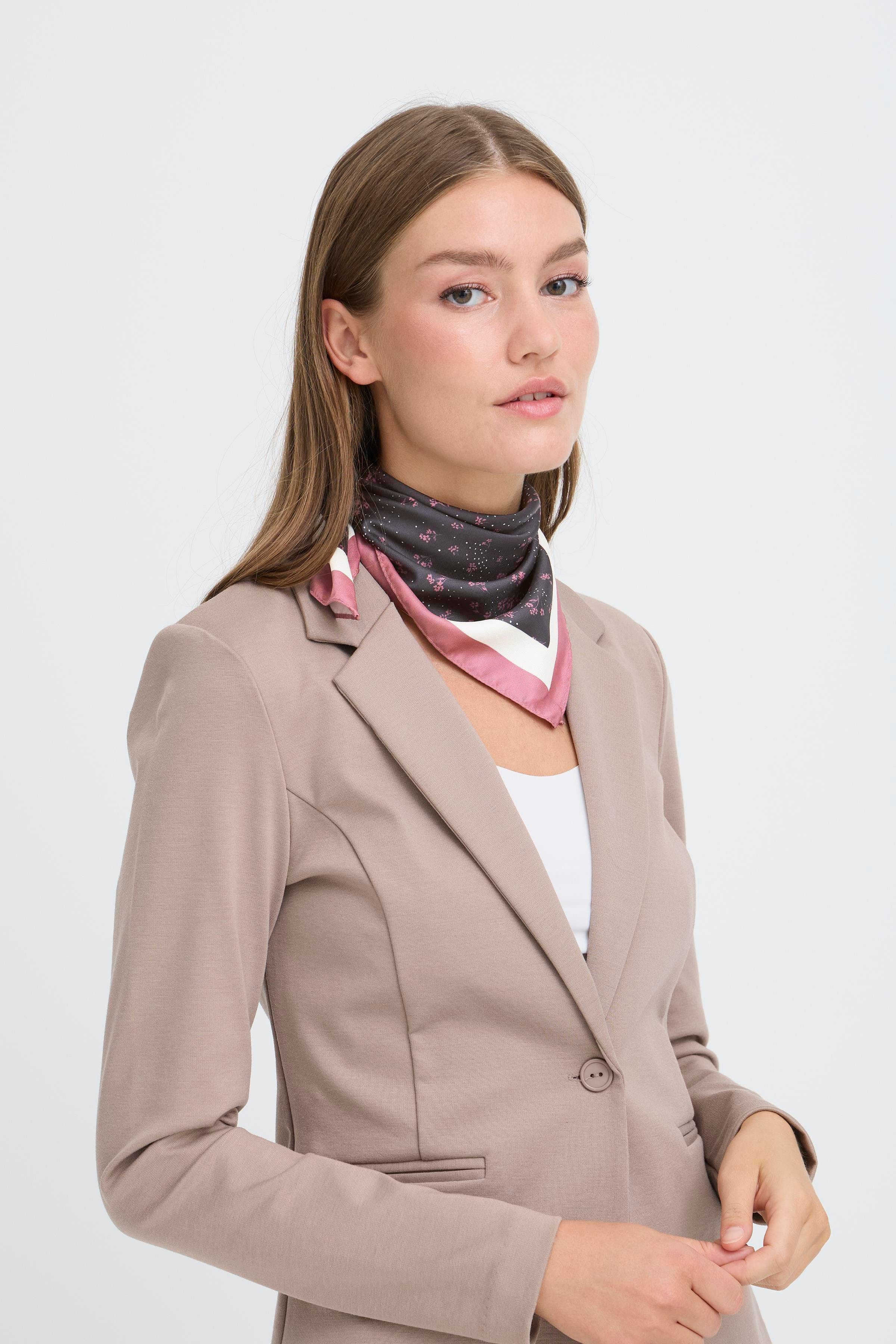 IALANORA Skjerf LOOKBOOK DETAIL 20124780-194008