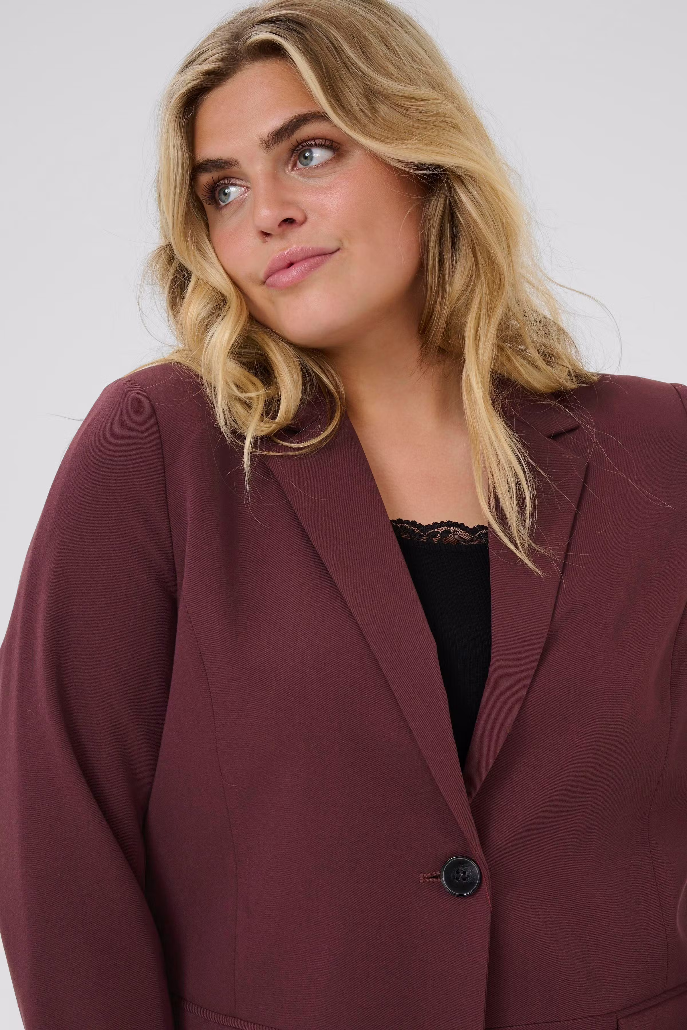 KCsakira Blazer LOOKBOOK DETAIL 10580933-191619