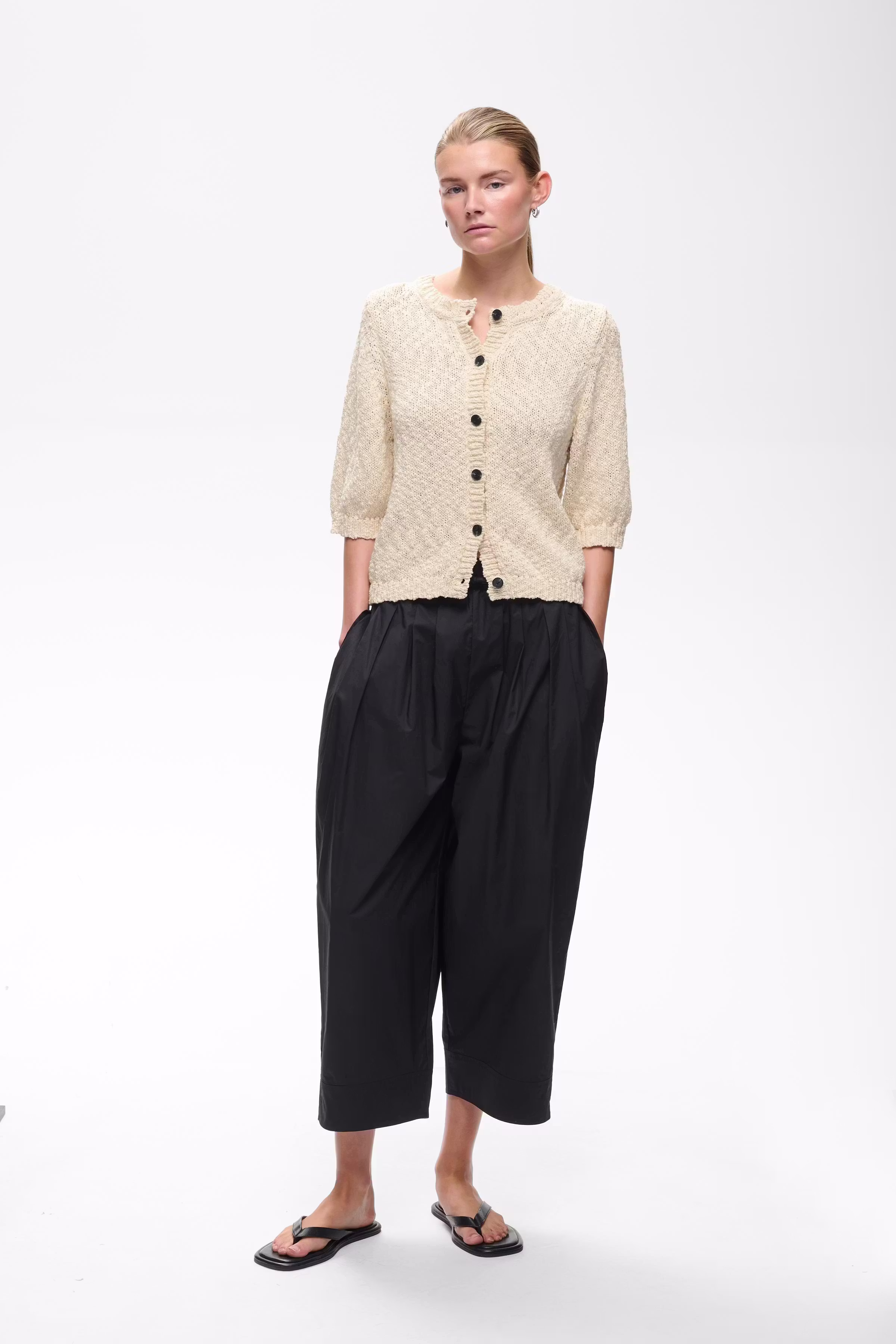 DAFNEIW Cardigan LOOKBOOK FRONT 30112673-120601