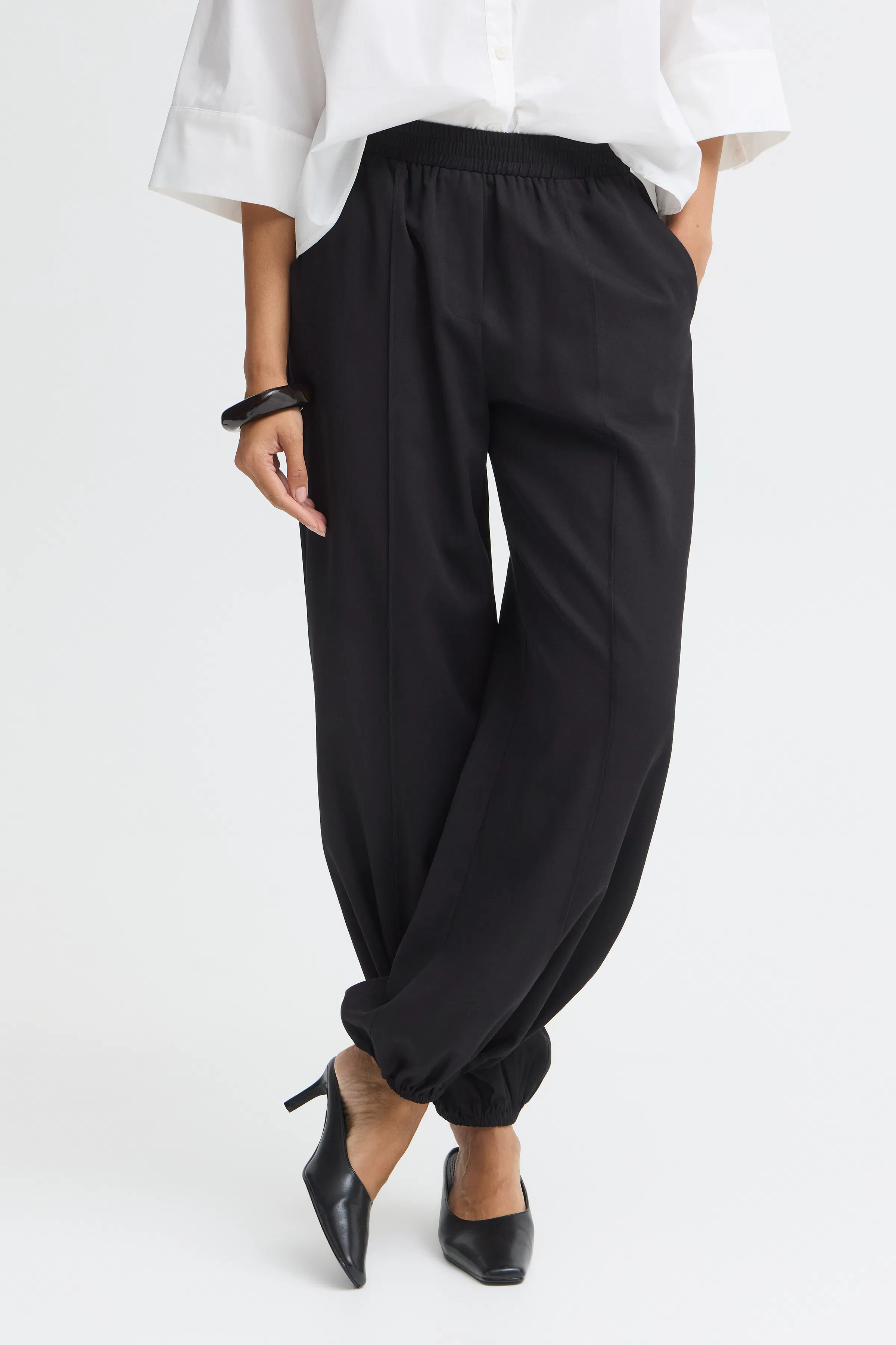 FRNALIA Byxor LOOKBOOK FRONT 20618513-194008