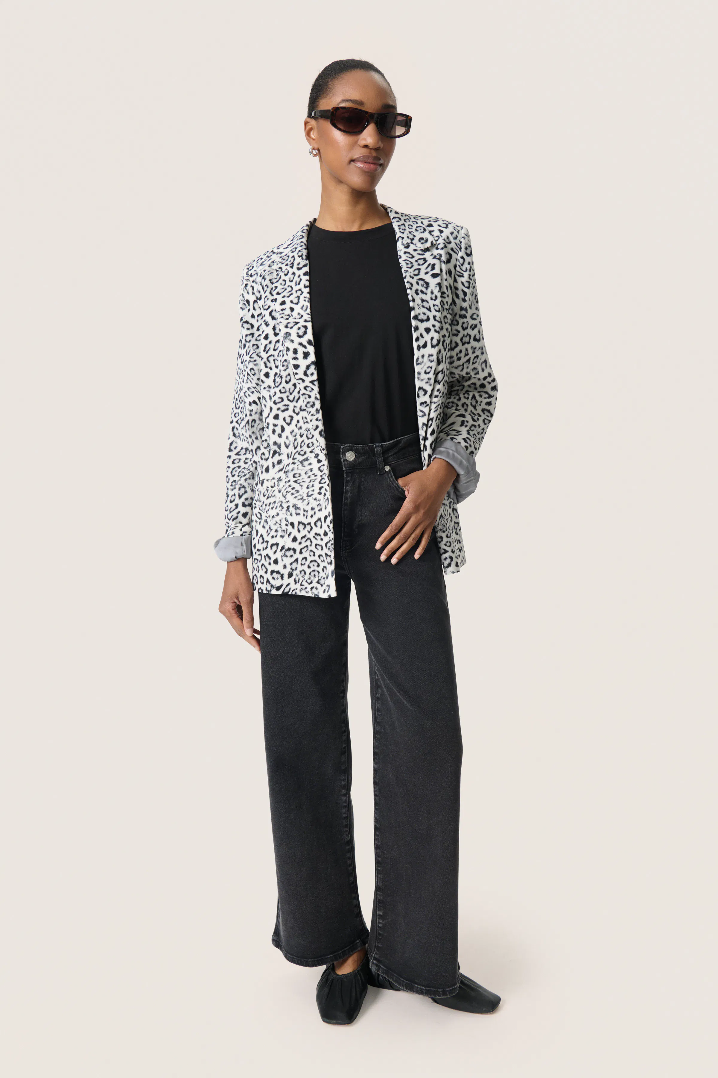 SLShirley Blazer LOOKBOOK FRONT 30408730-304331