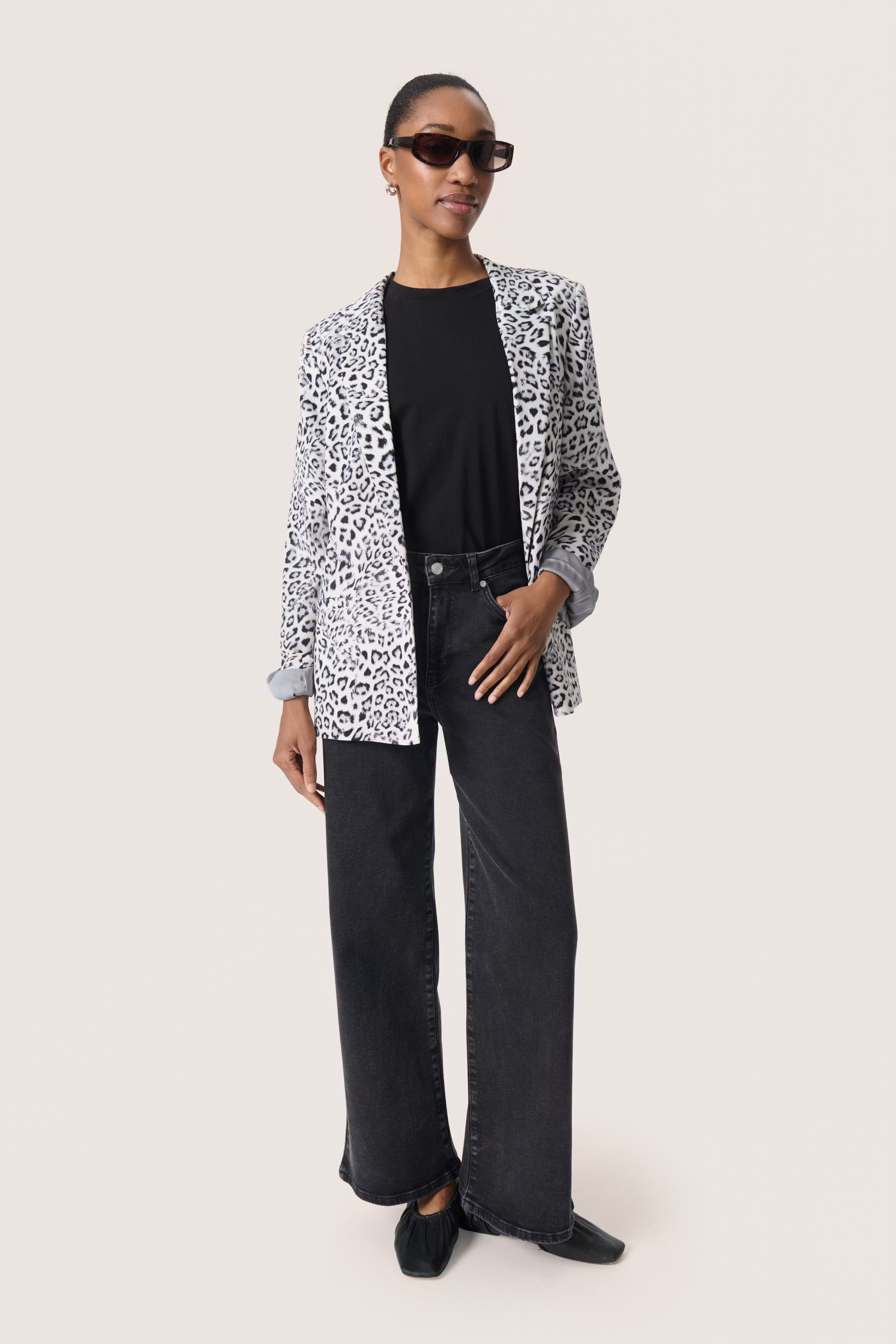 SLShirley Blazer LOOKBOOK FRONT 30408730-304331
