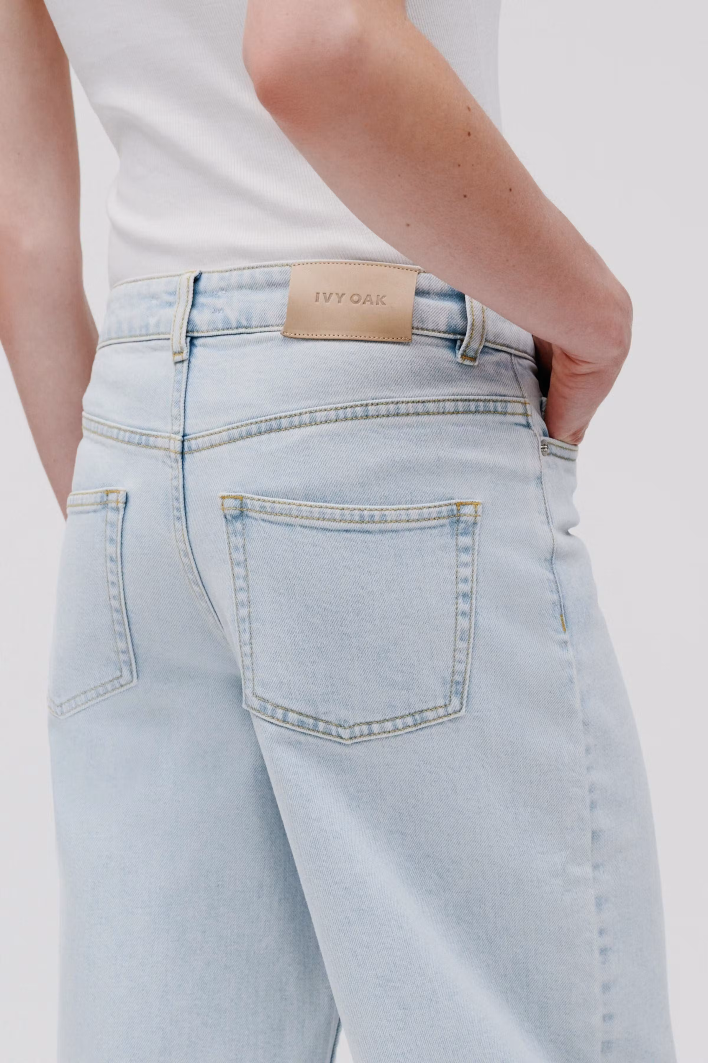 IOPETRA JEANS LOOKBOOK BACK 30600612-BL806