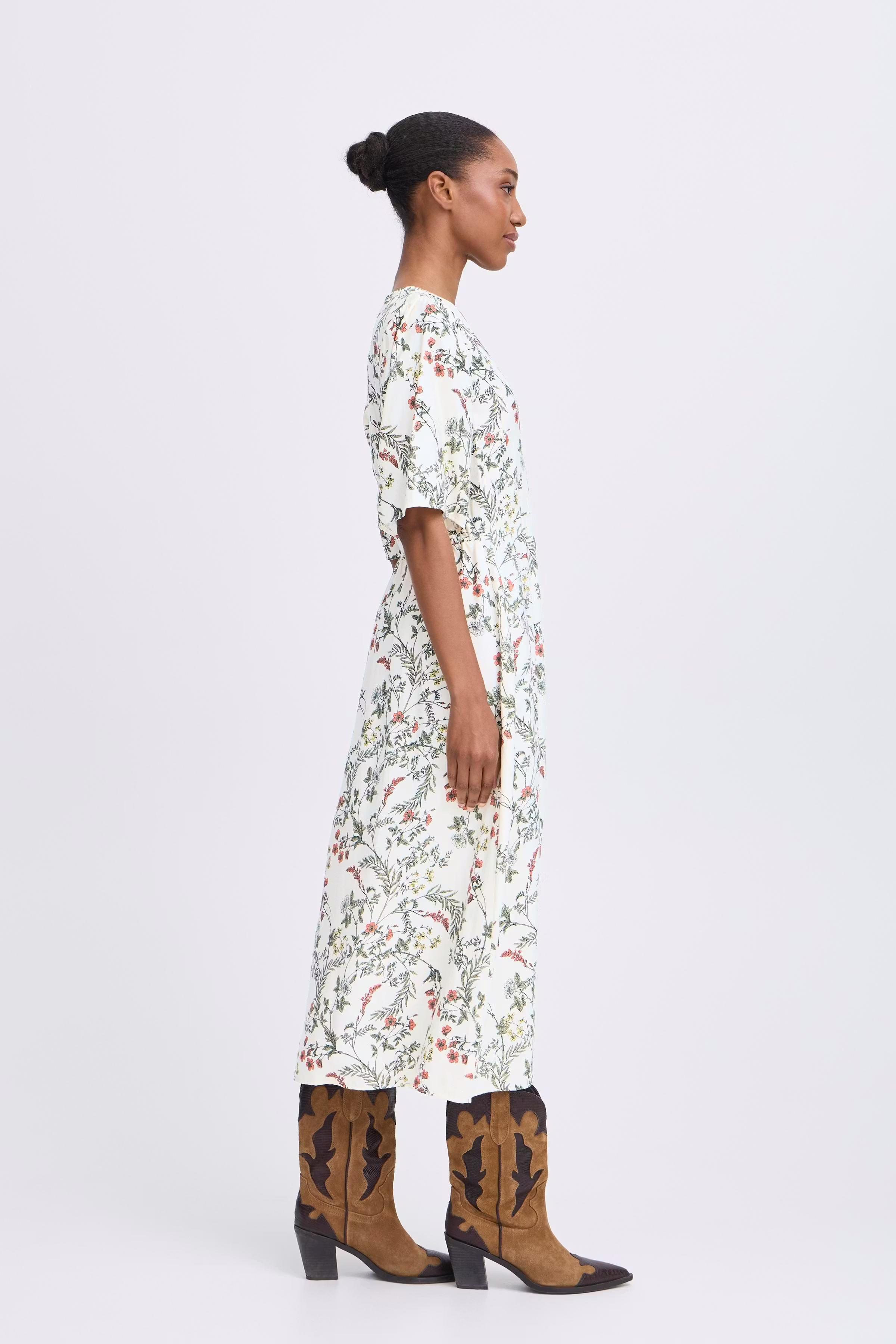 BYIMILDA Kjole LOOKBOOK FRONT 20816797-204740