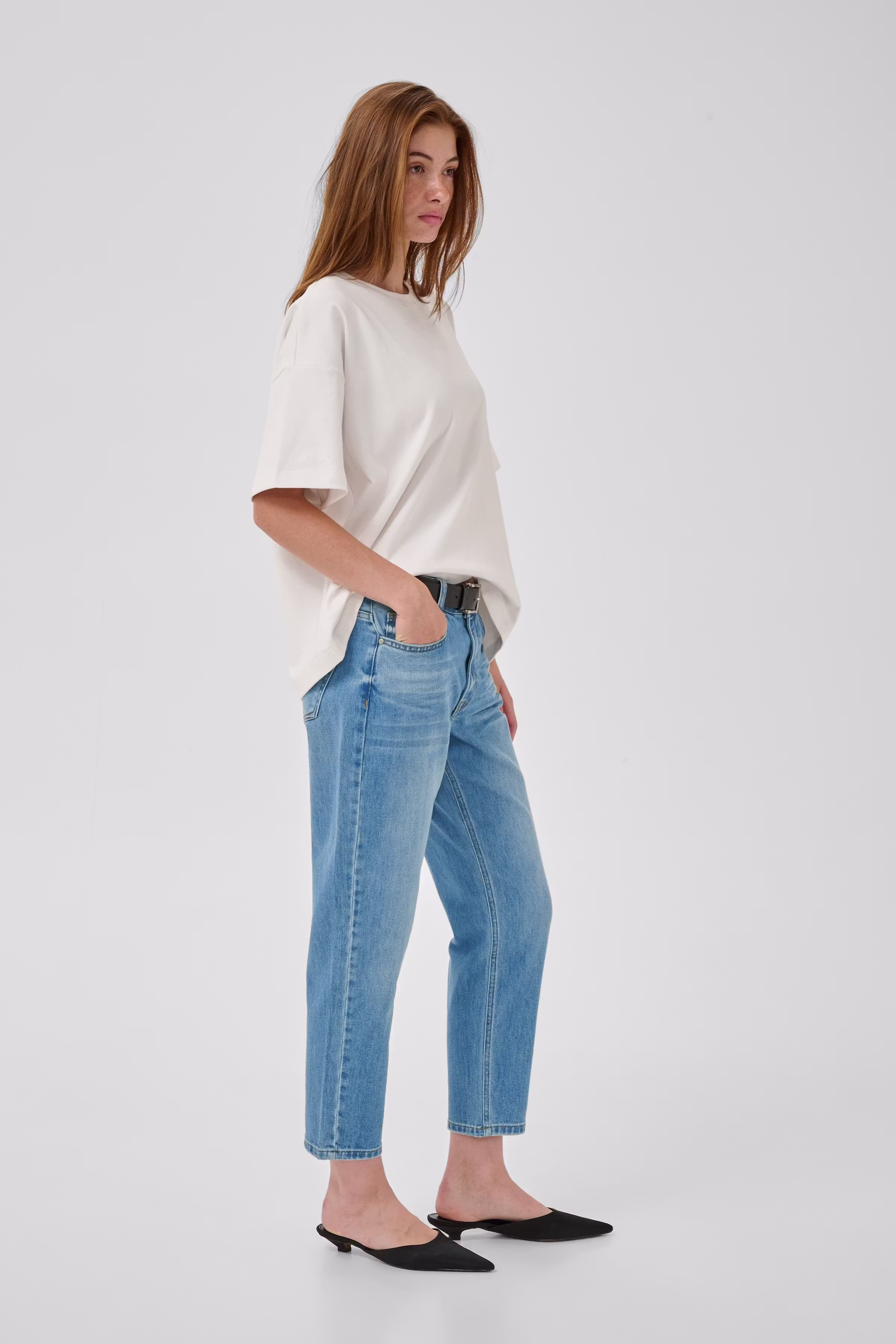 04 THE MOMMY HIGH TAPERED JEANS LOOKBOOK DETAIL 10704537-100047