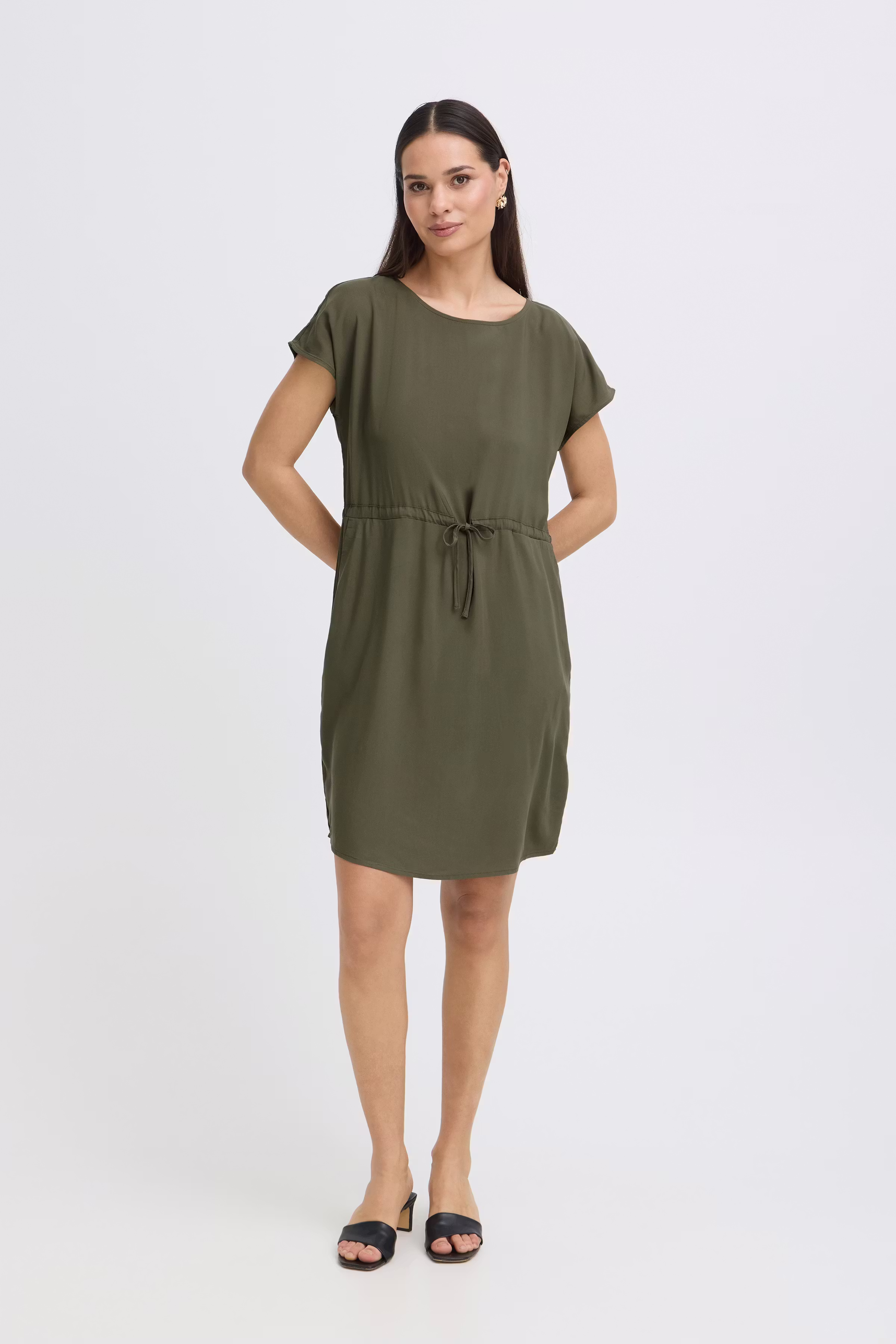 BYMMJOELLA Kleid LOOKBOOK FRONT 20811226-190510