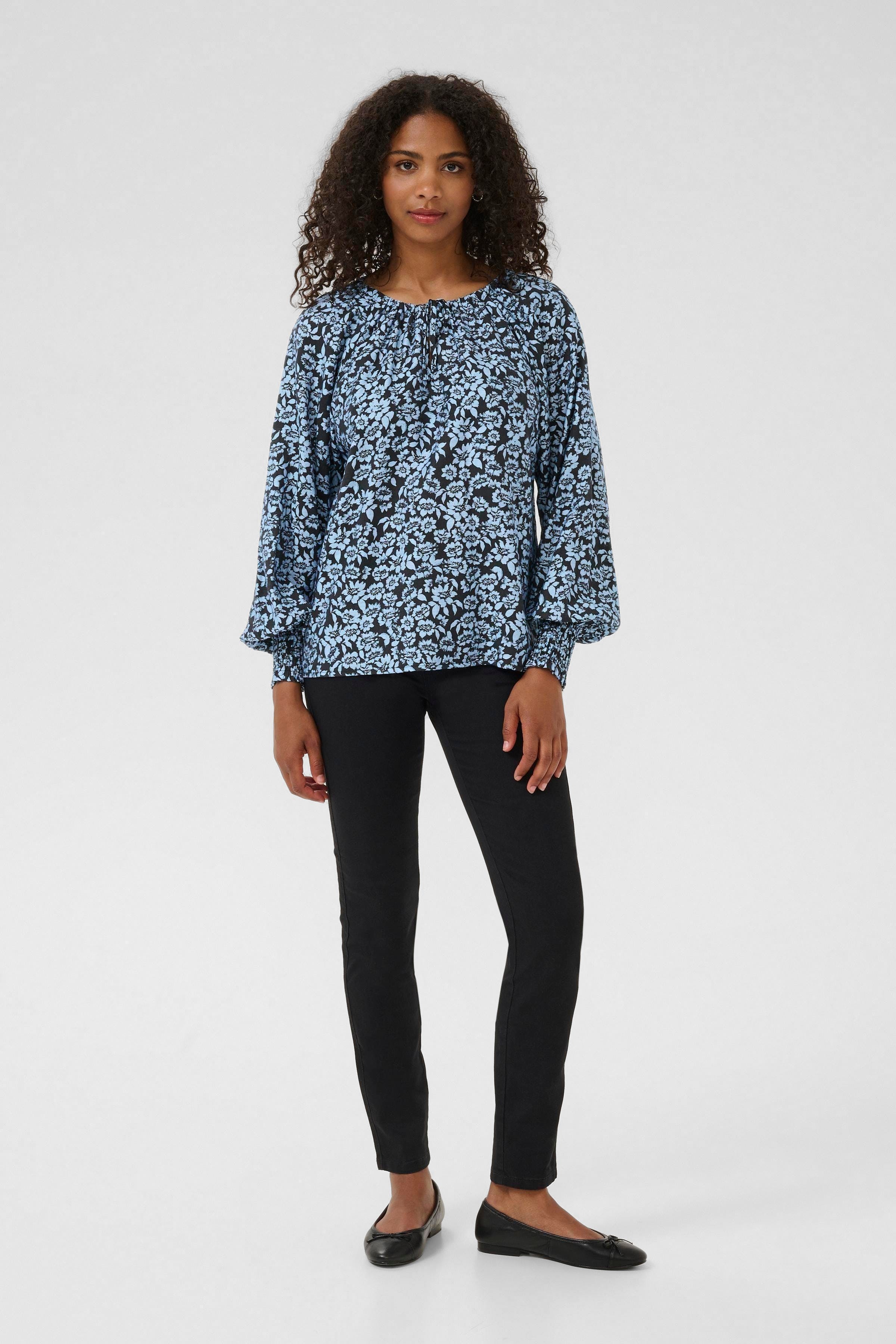 KAamanda Blouse LOOKBOOK FRONT 10510330-107720