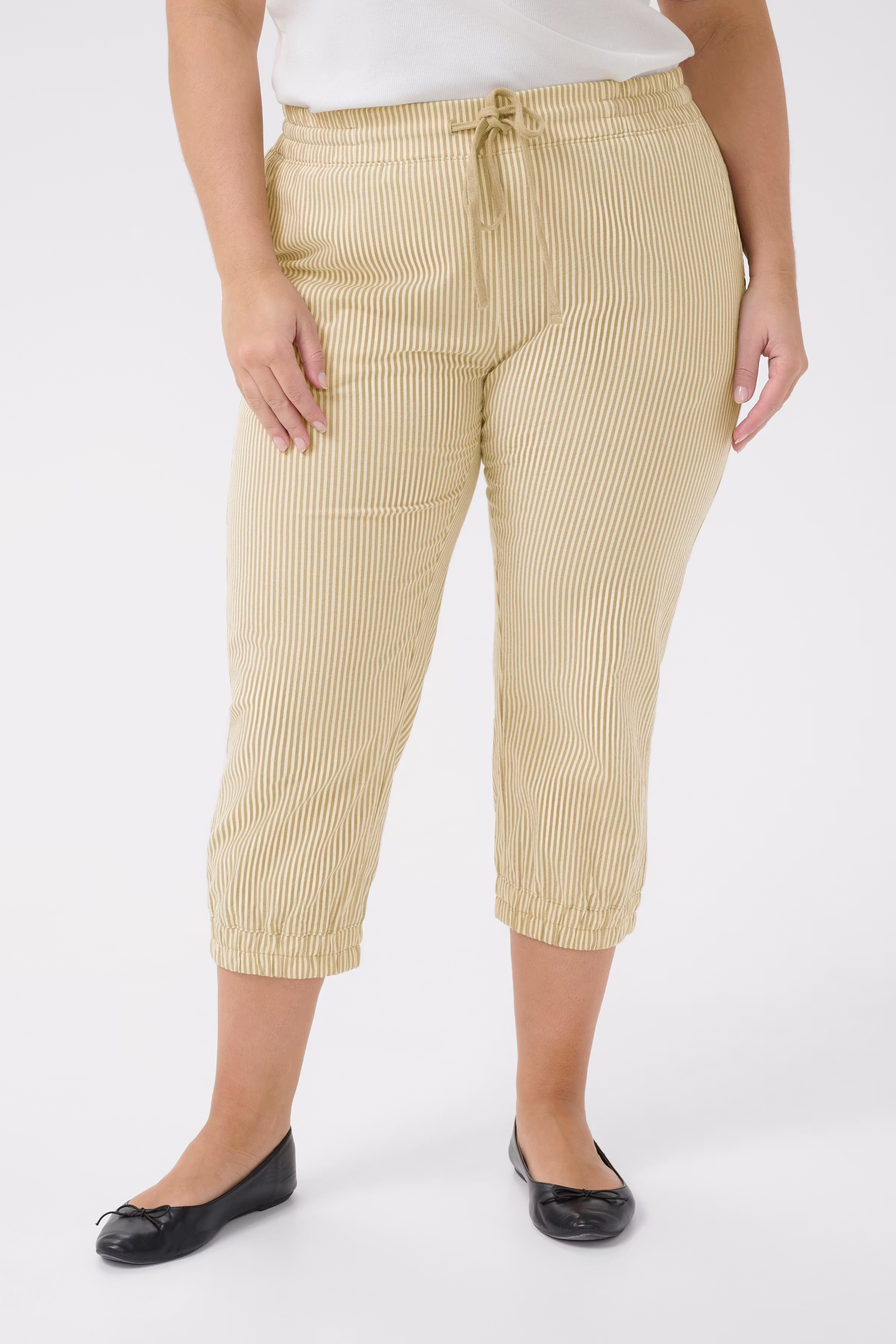 KCnana Hose LOOKBOOK FRONT 10583333-107706