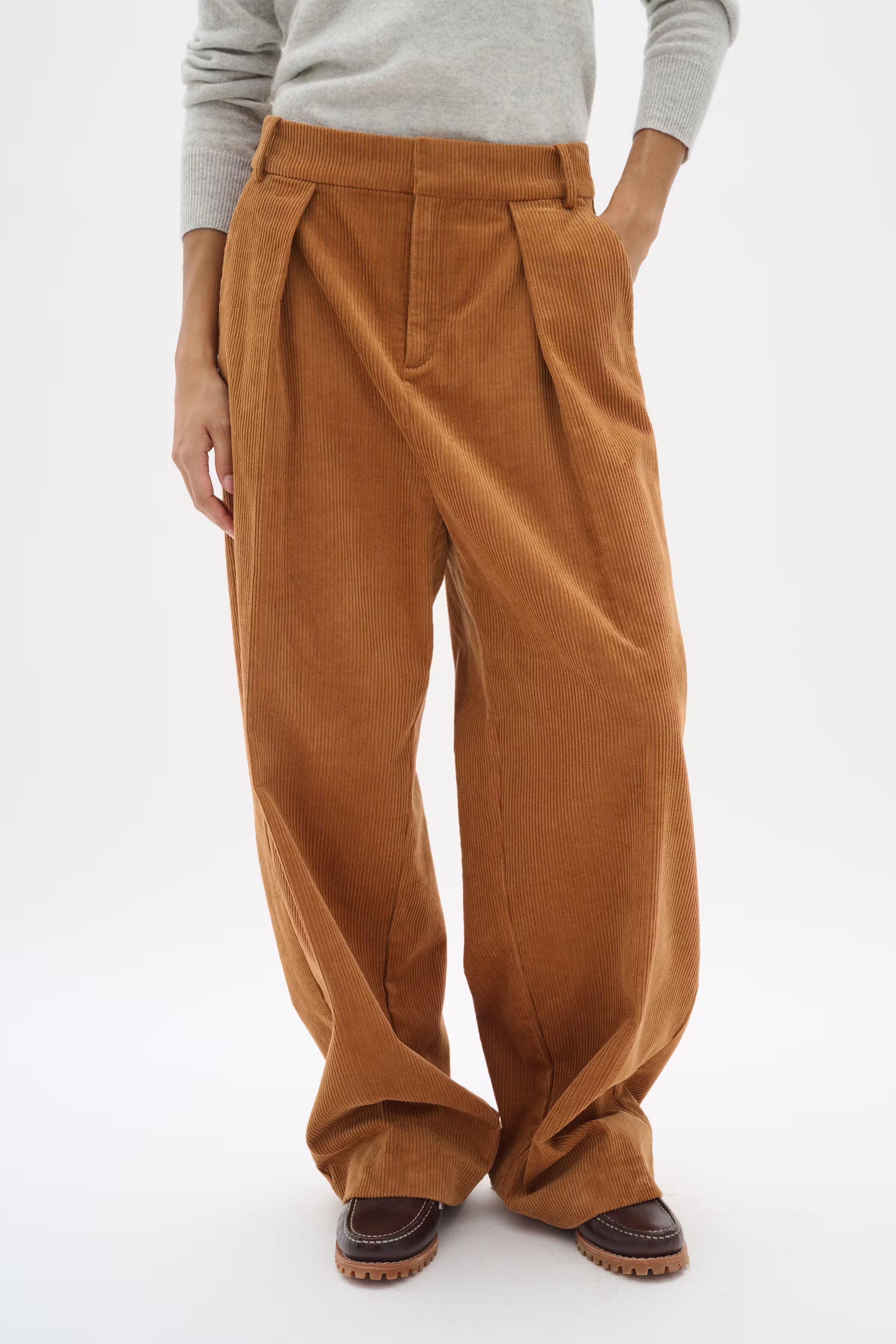 OliaIW Online Exclusive Hose LOOKBOOK FRONT 30109749-171342