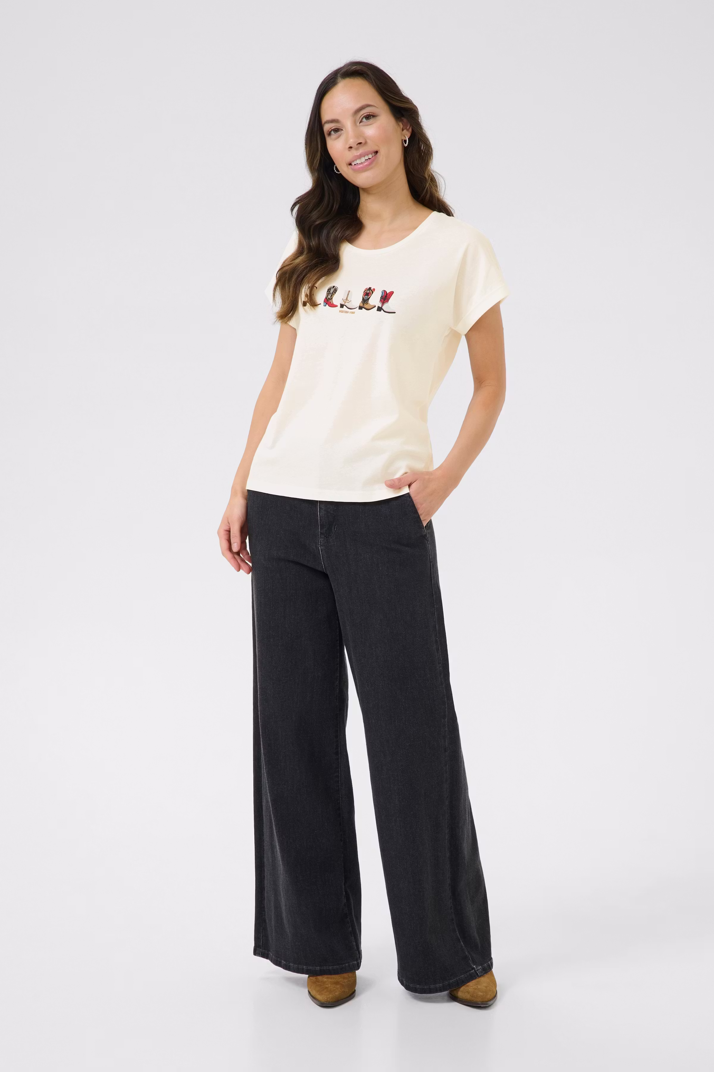 CRSita T-shirt LOOKBOOK FRONT 10614080-108080