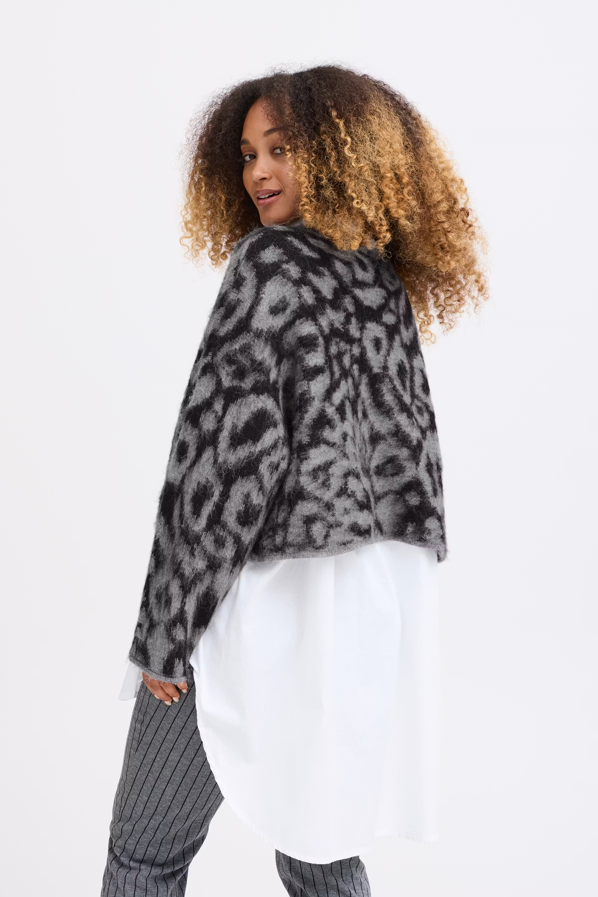 SBBEKA Pullover LOOKBOOK BACK 22100777-203619