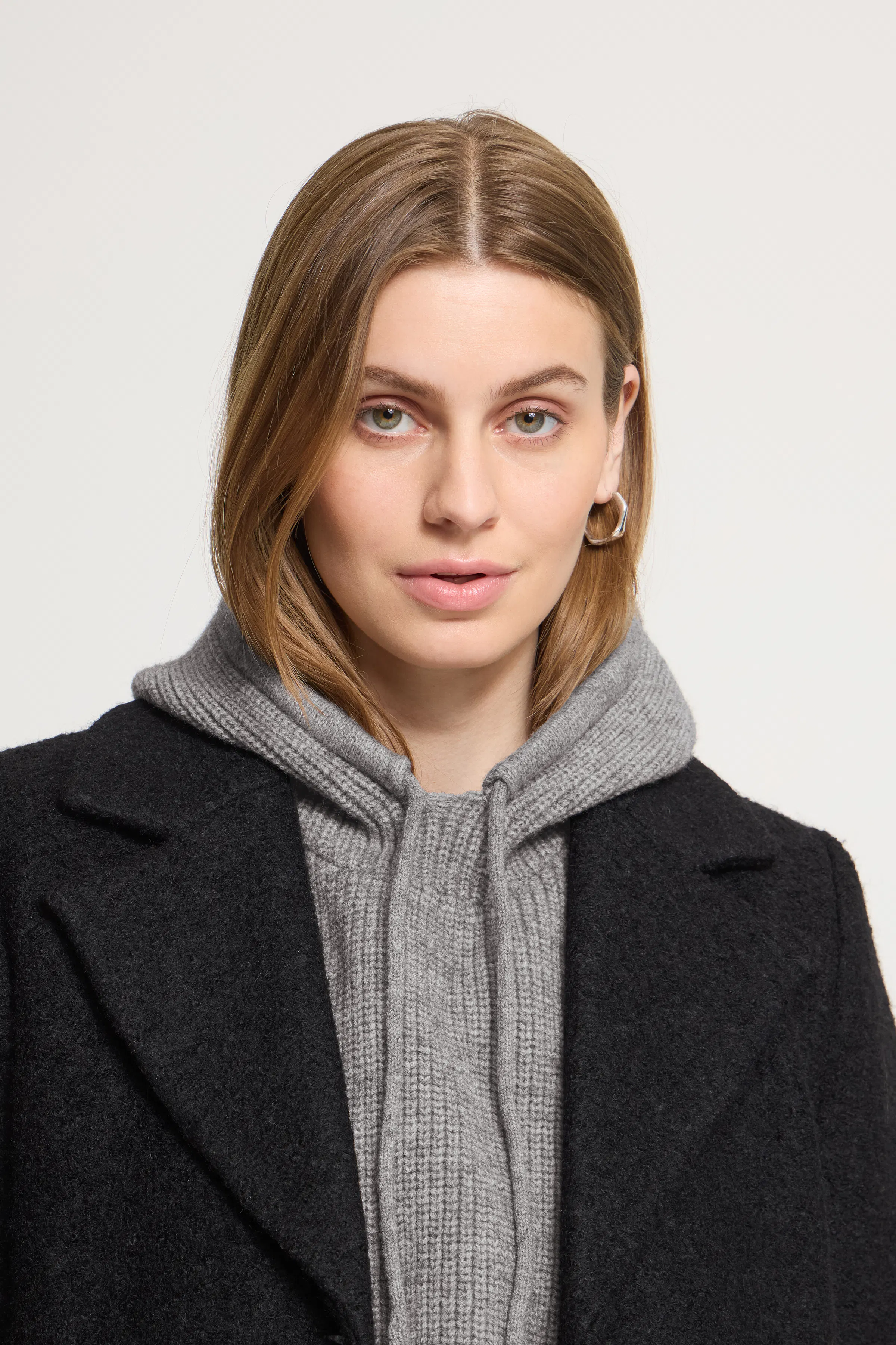 IADAGMAR Poncho LOOKBOOK FRONT 20126435-900002734