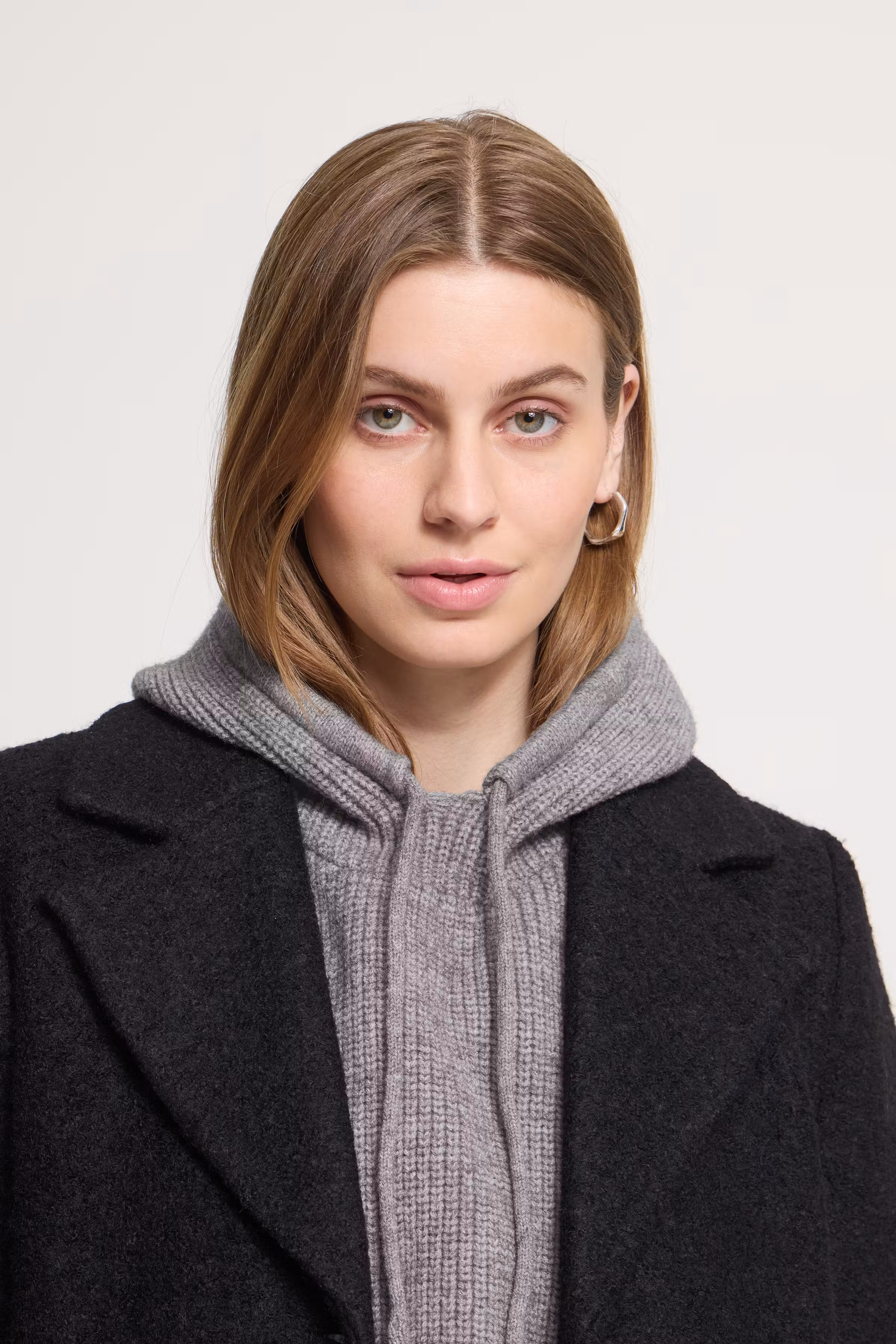 IADAGMAR Poncho LOOKBOOK FRONT 20126435-900002734