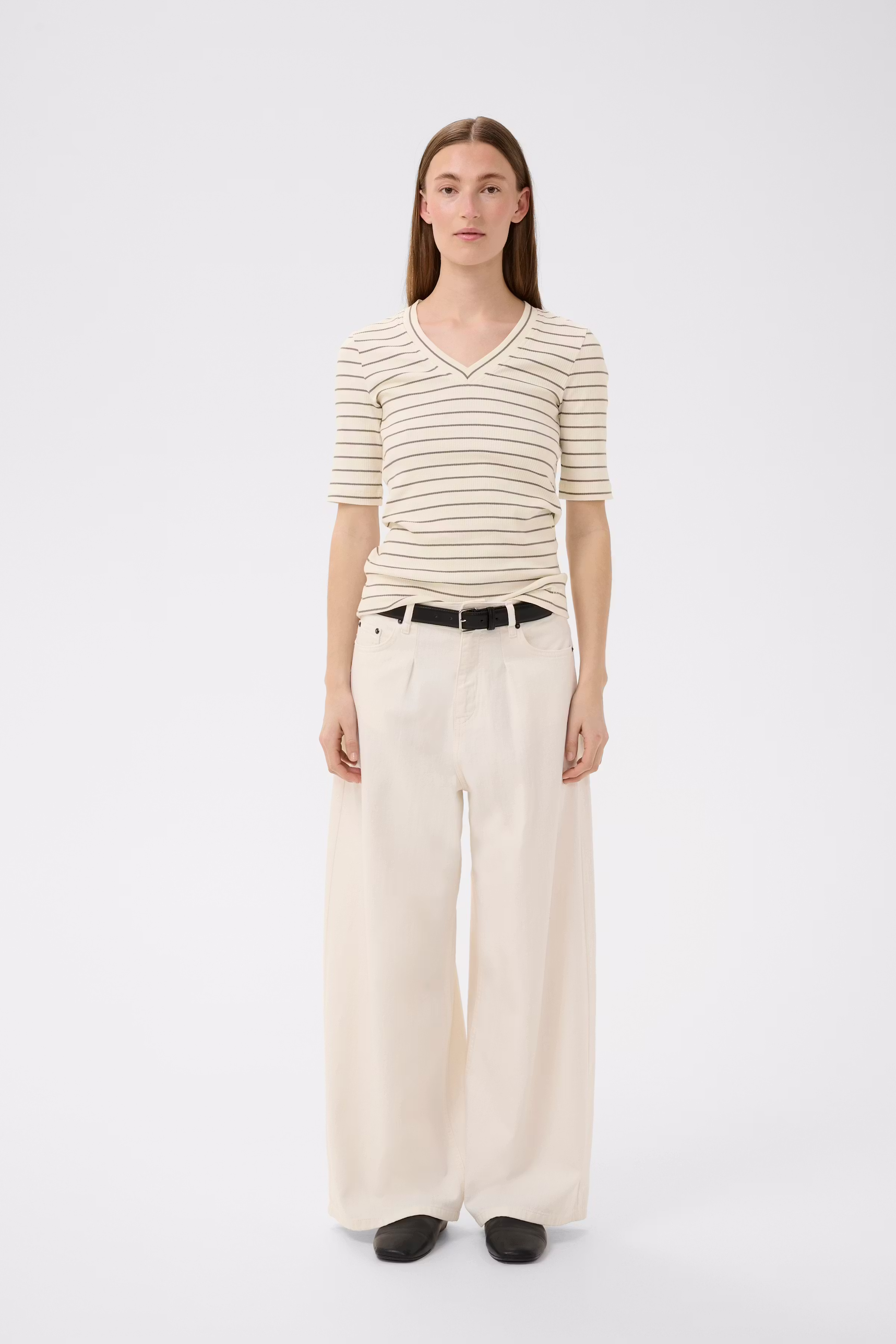 DagnaIW Striped V T-shirt LOOKBOOK FRONT 30107270-305171