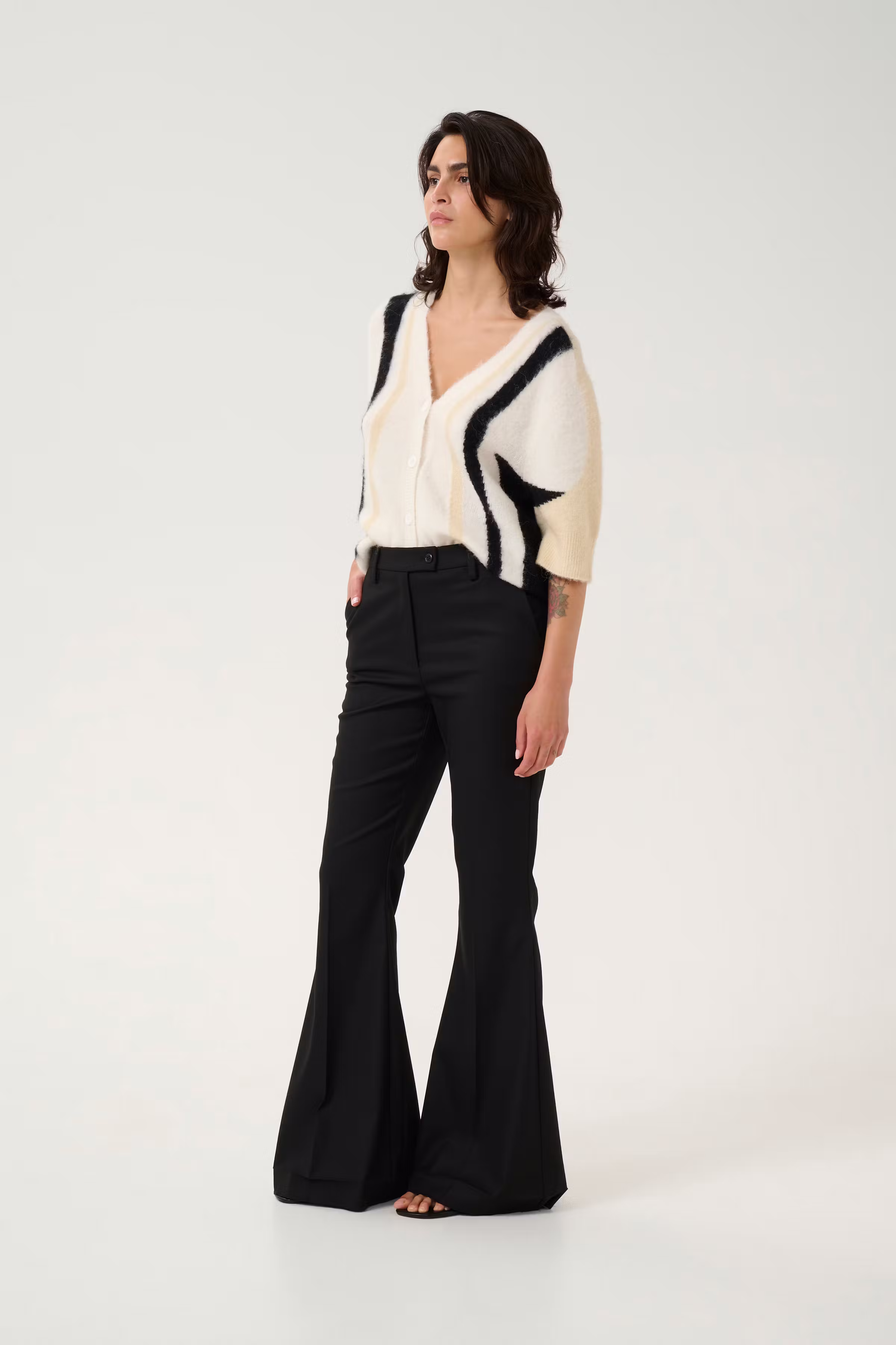 GZalpha Cardigan LOOKBOOK FRONT 10910065-107486