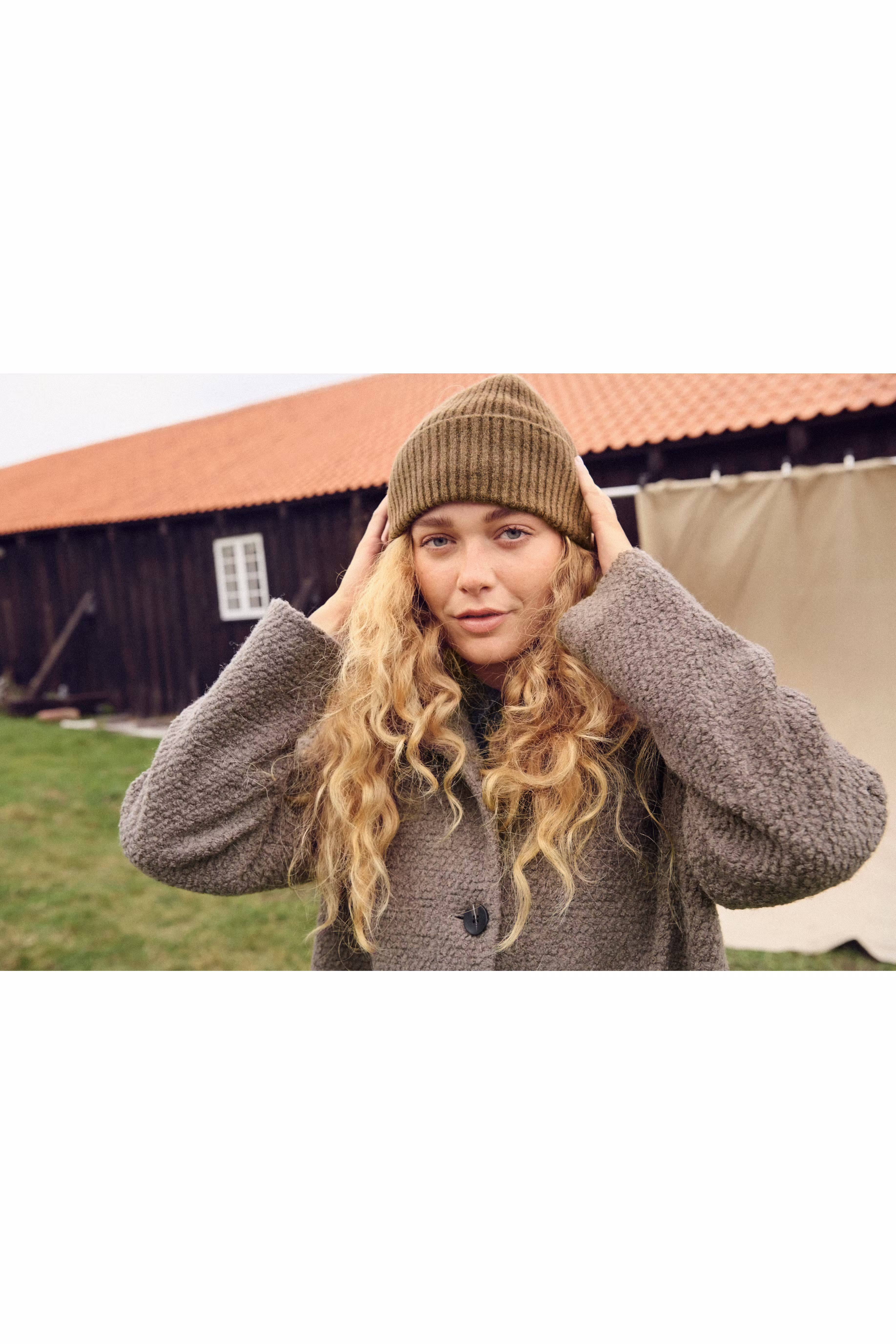 LanikaSZ Hat LOCATION NONE 30514326-191016