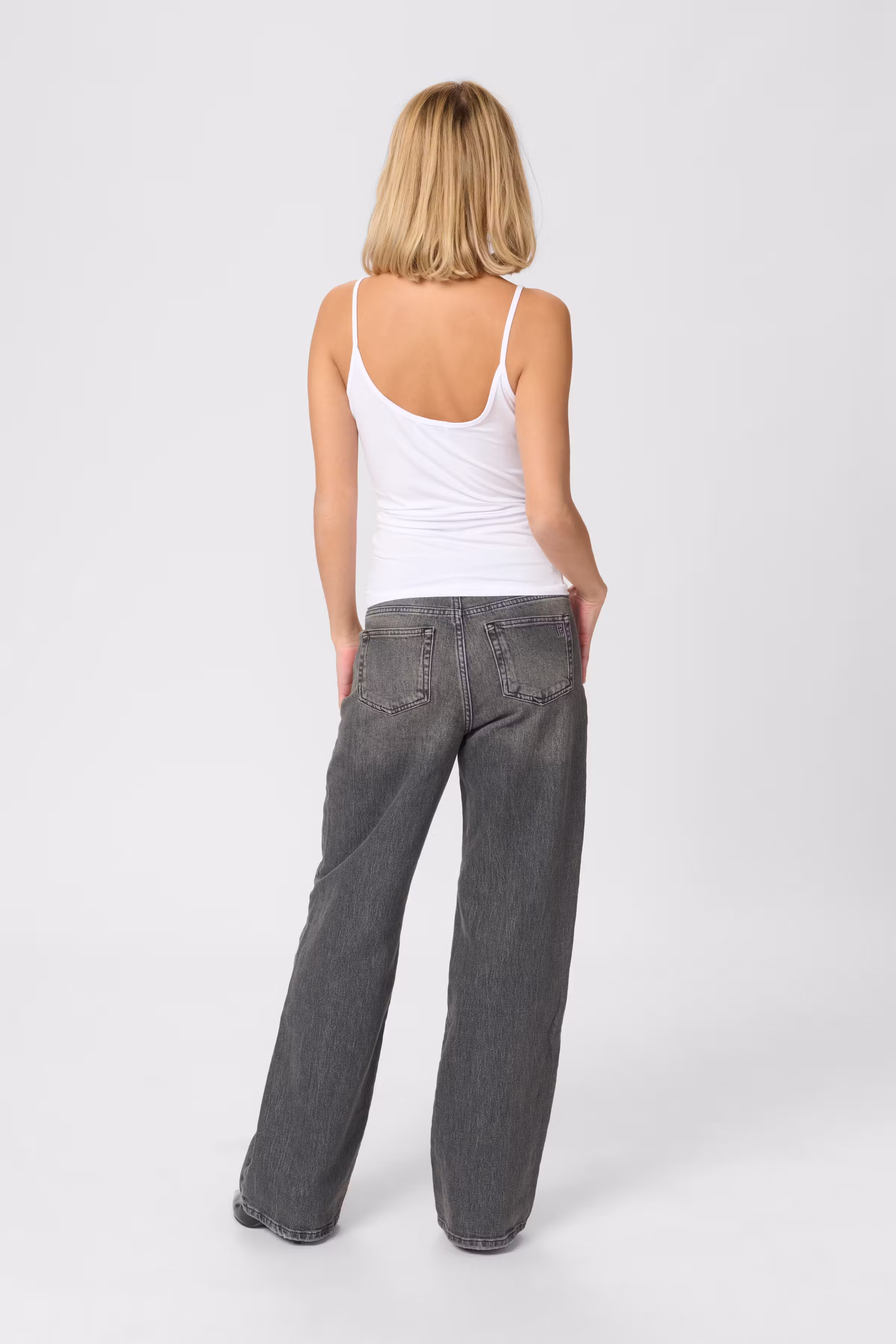 17 THE MODAL TOP LOOKBOOK BACK 10703599-110601