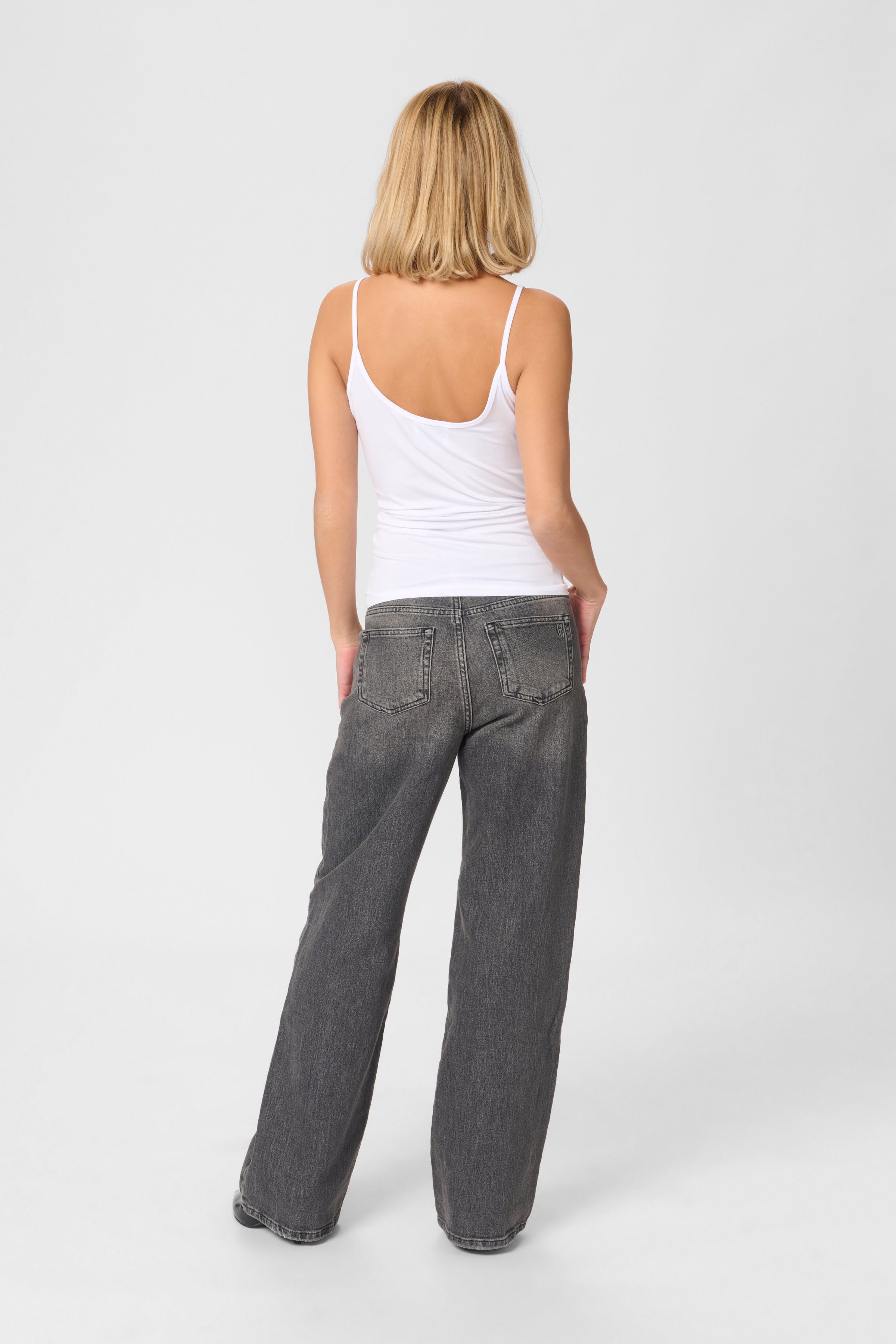 17 THE MODAL TOP LOOKBOOK BACK 10703599-110601