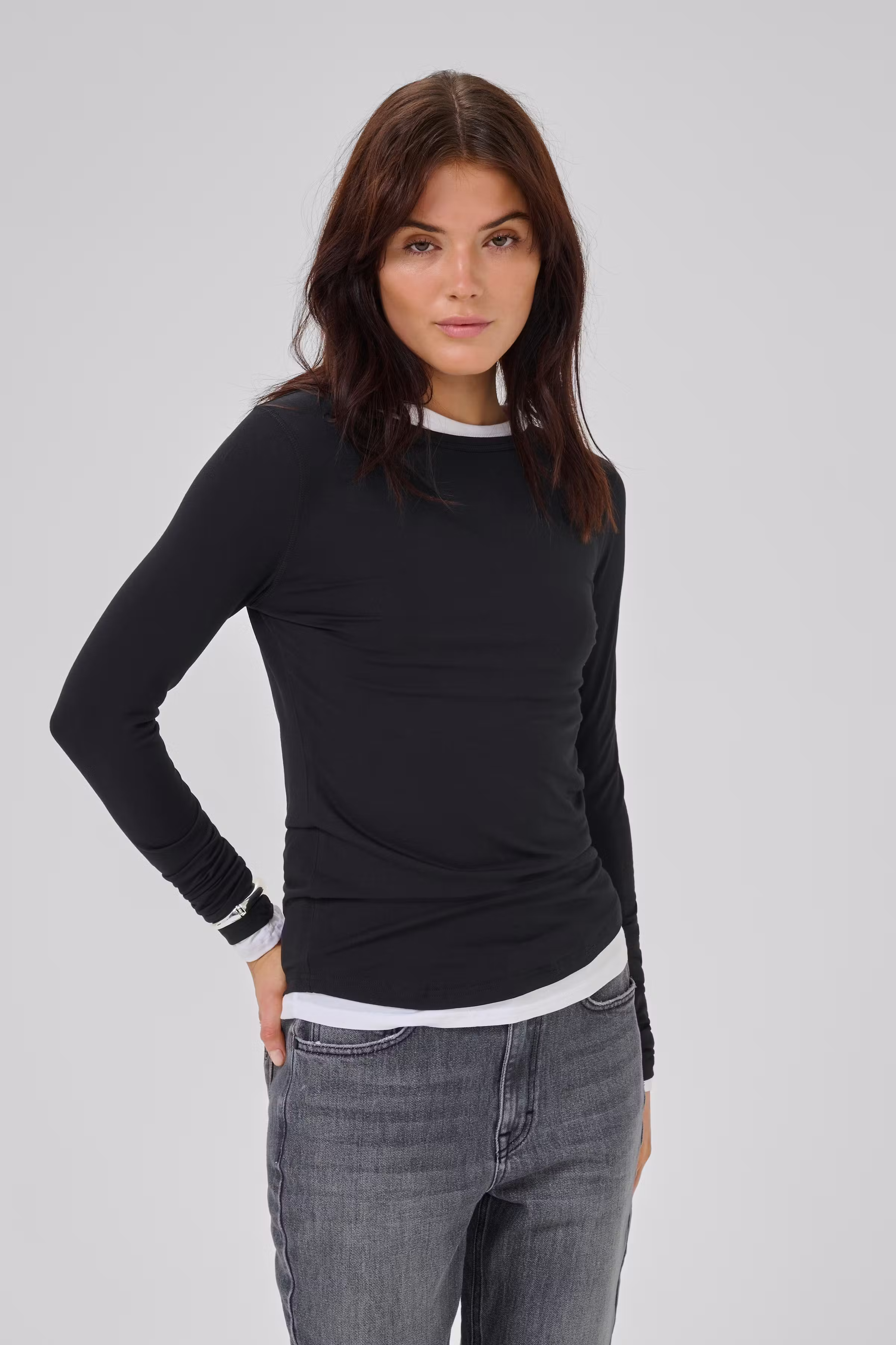 18 THE MODAL BLOUSE LOOKBOOK FRONT 10703600-100031