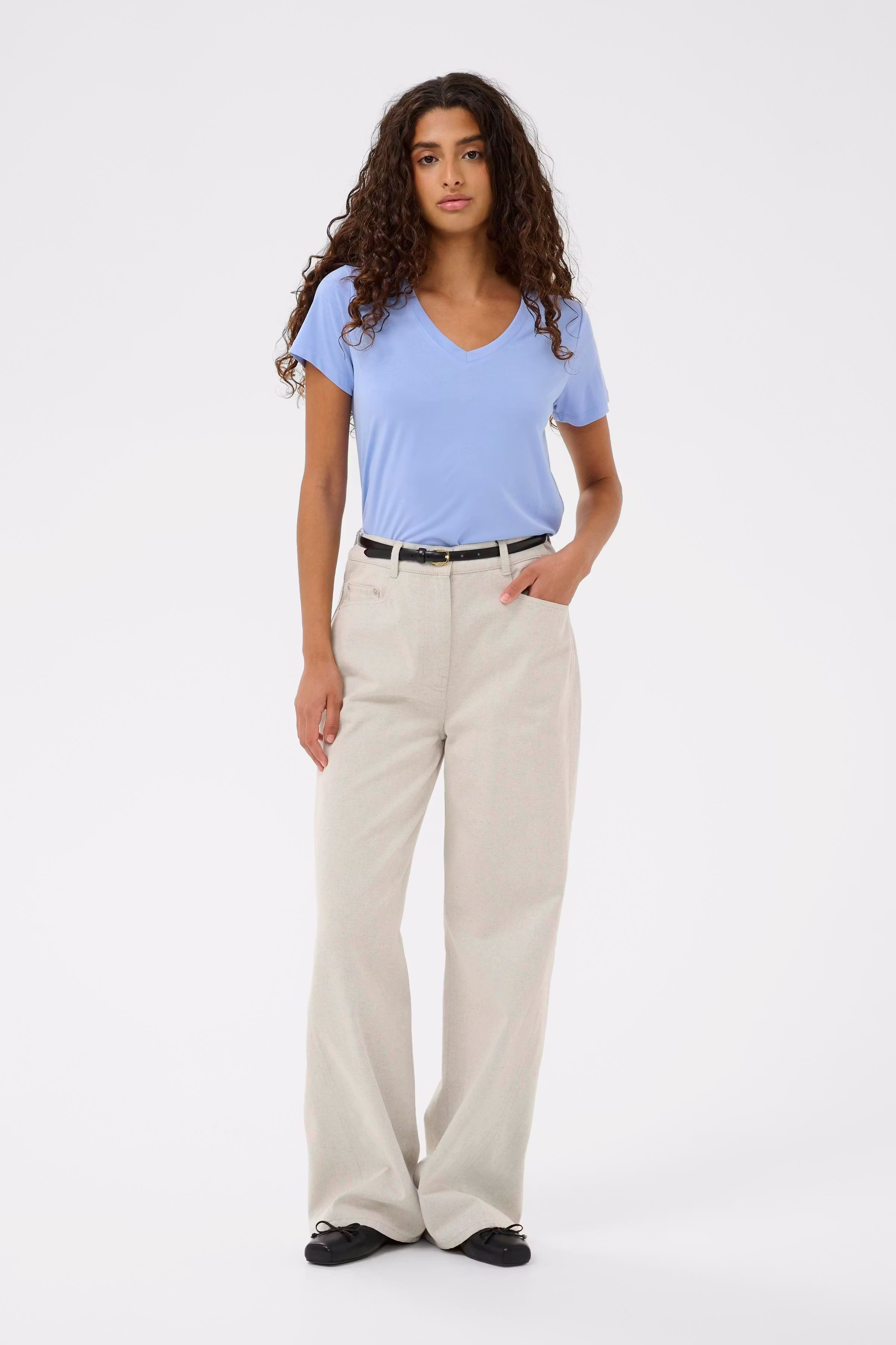 SLColumbine V-neck T-shirt LOOKBOOK FRONT 30404284-164030