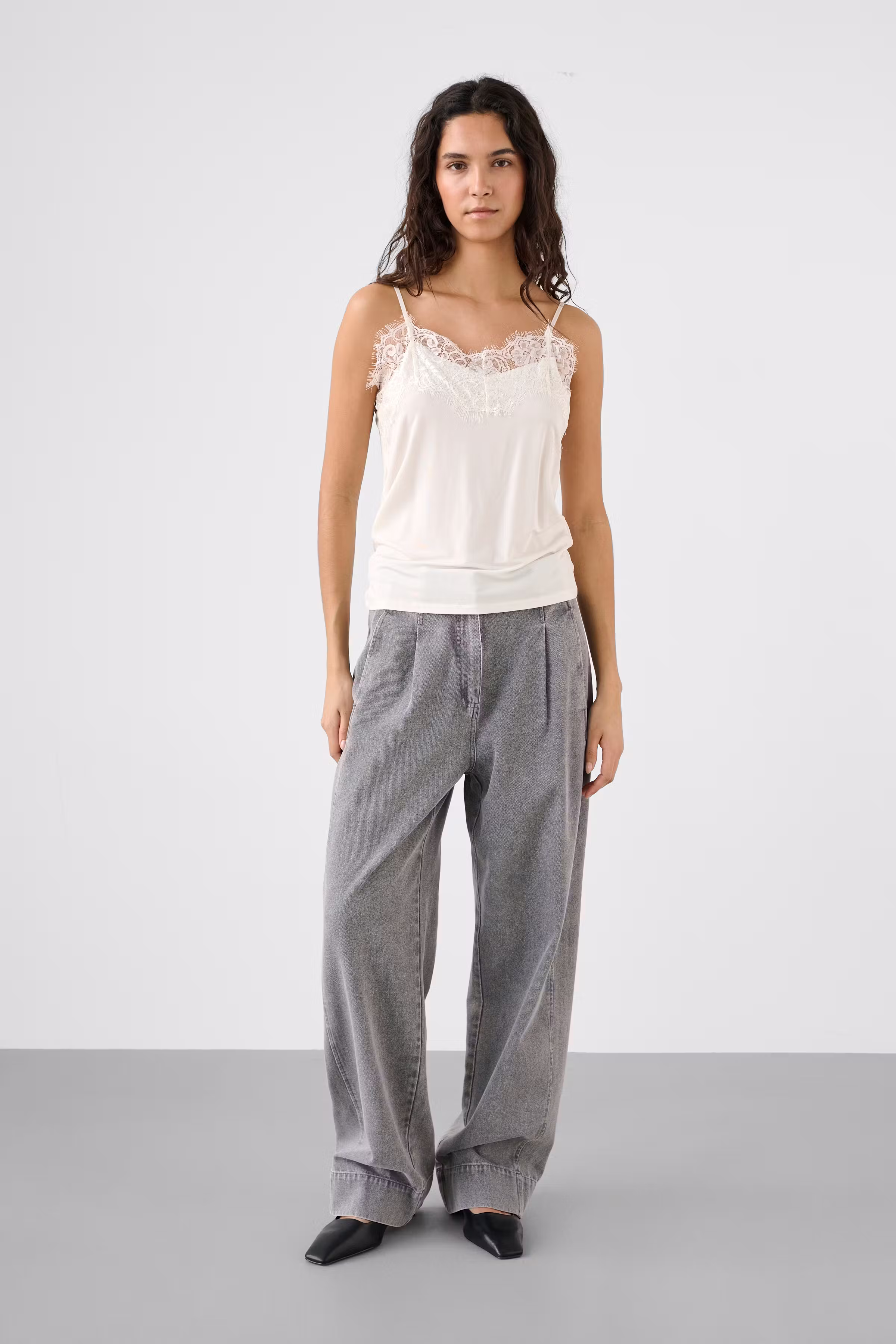 SLClara Top LOOKBOOK FRONT 30403547-40093