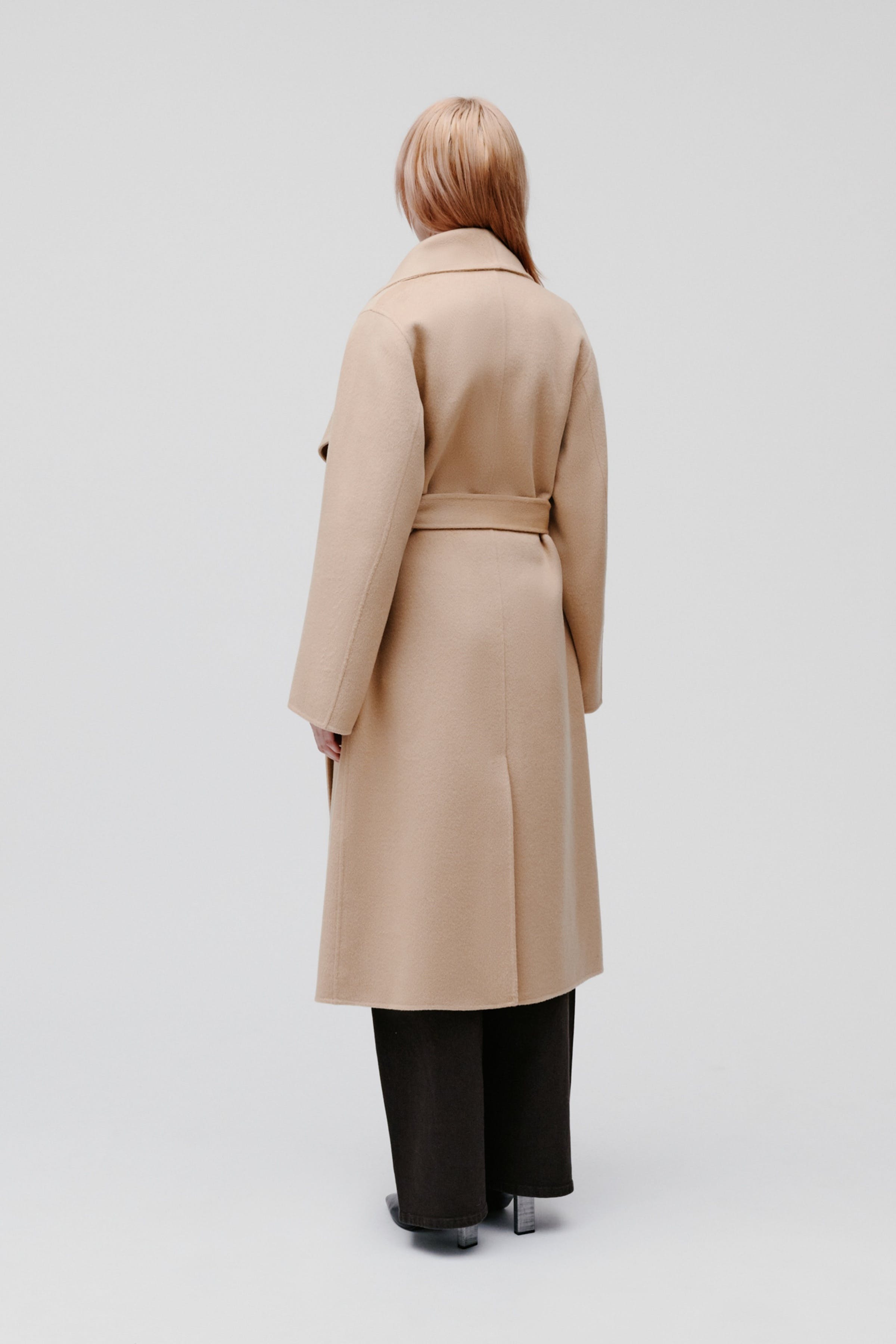 IOCarrieRose Coat LOOKBOOK BACK 30600088-BE401