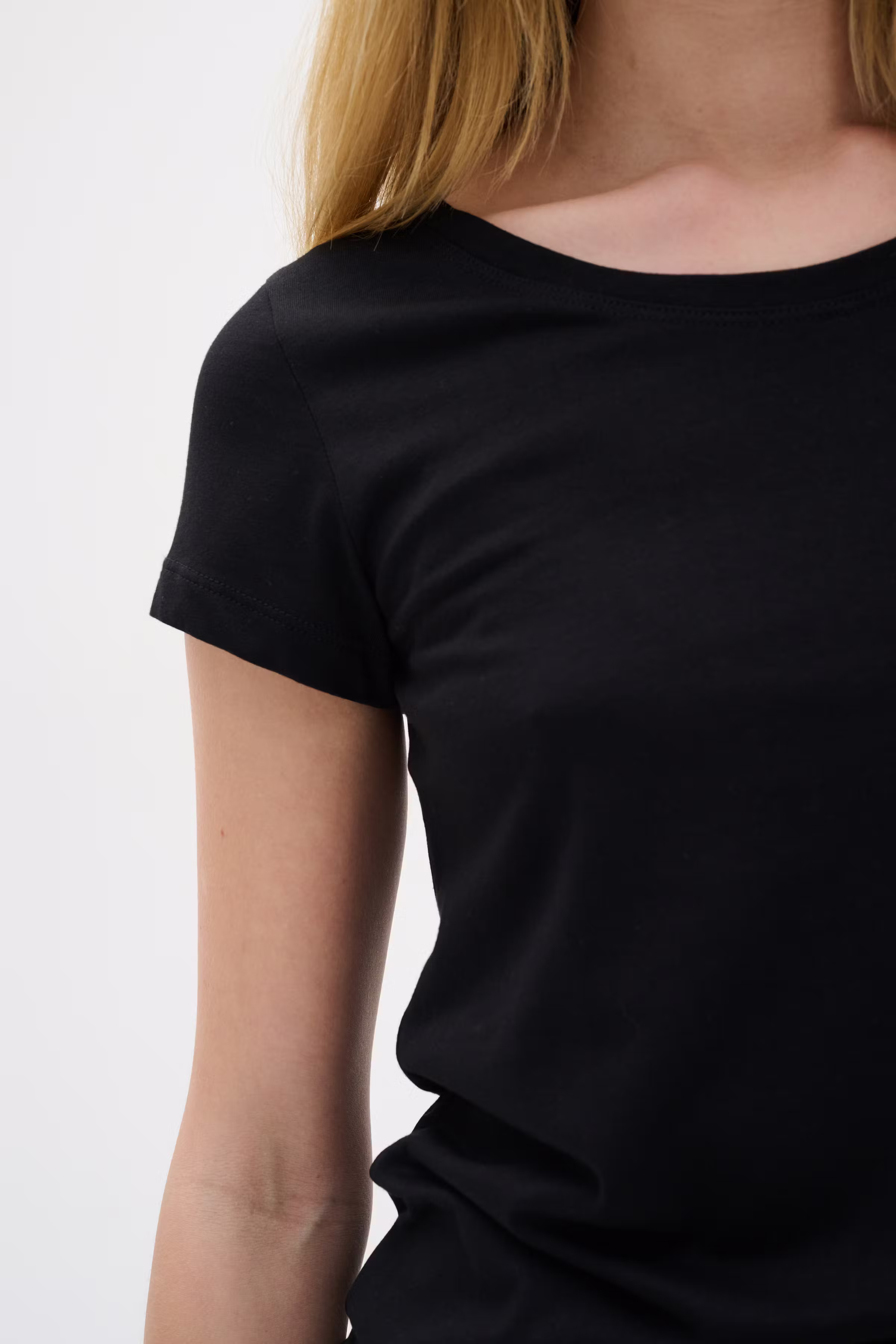 RenaIW T-shirt LOOKBOOK DETAIL 30100782-10050