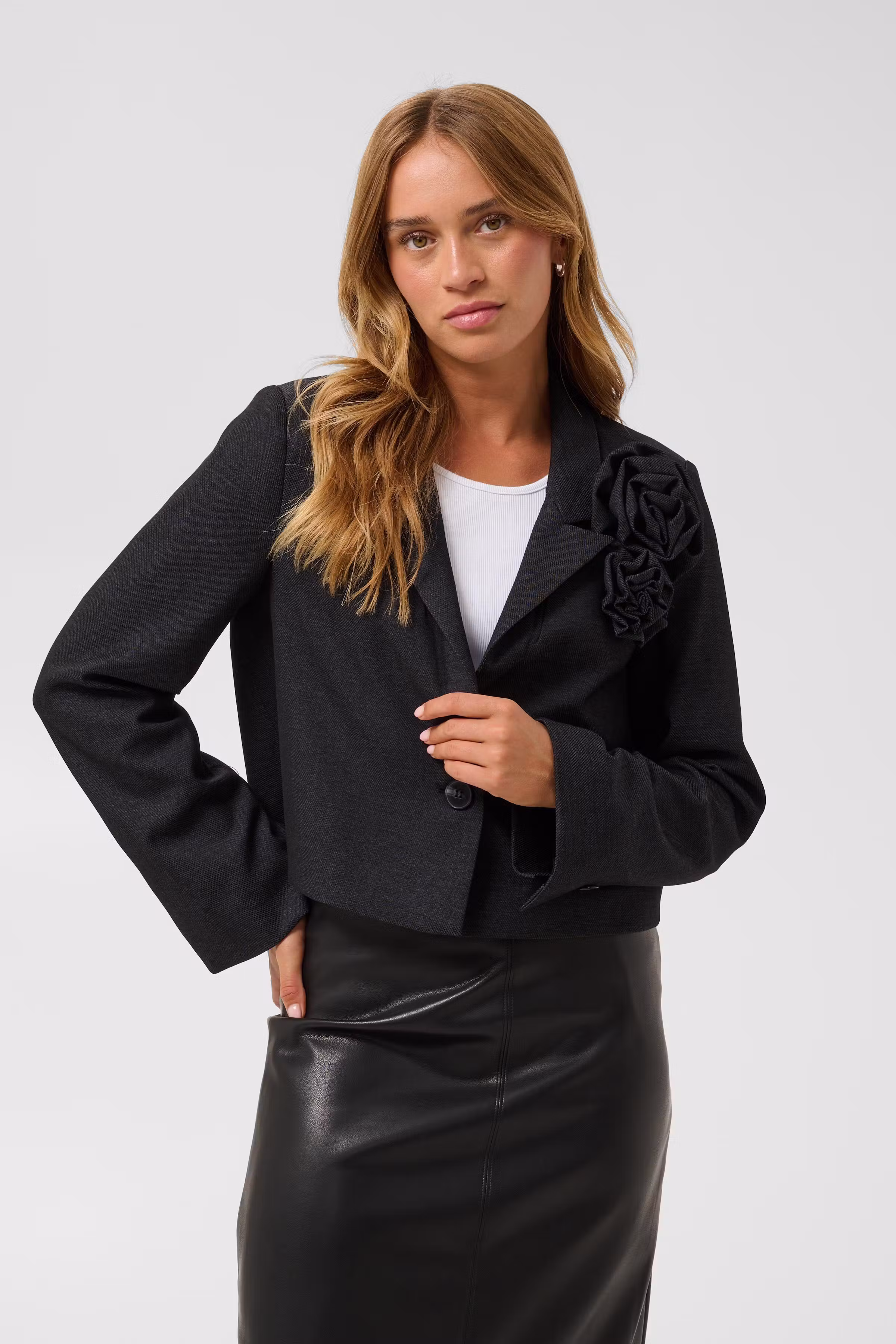 KAgabby Blazer LOOKBOOK FRONT 10512056-100125