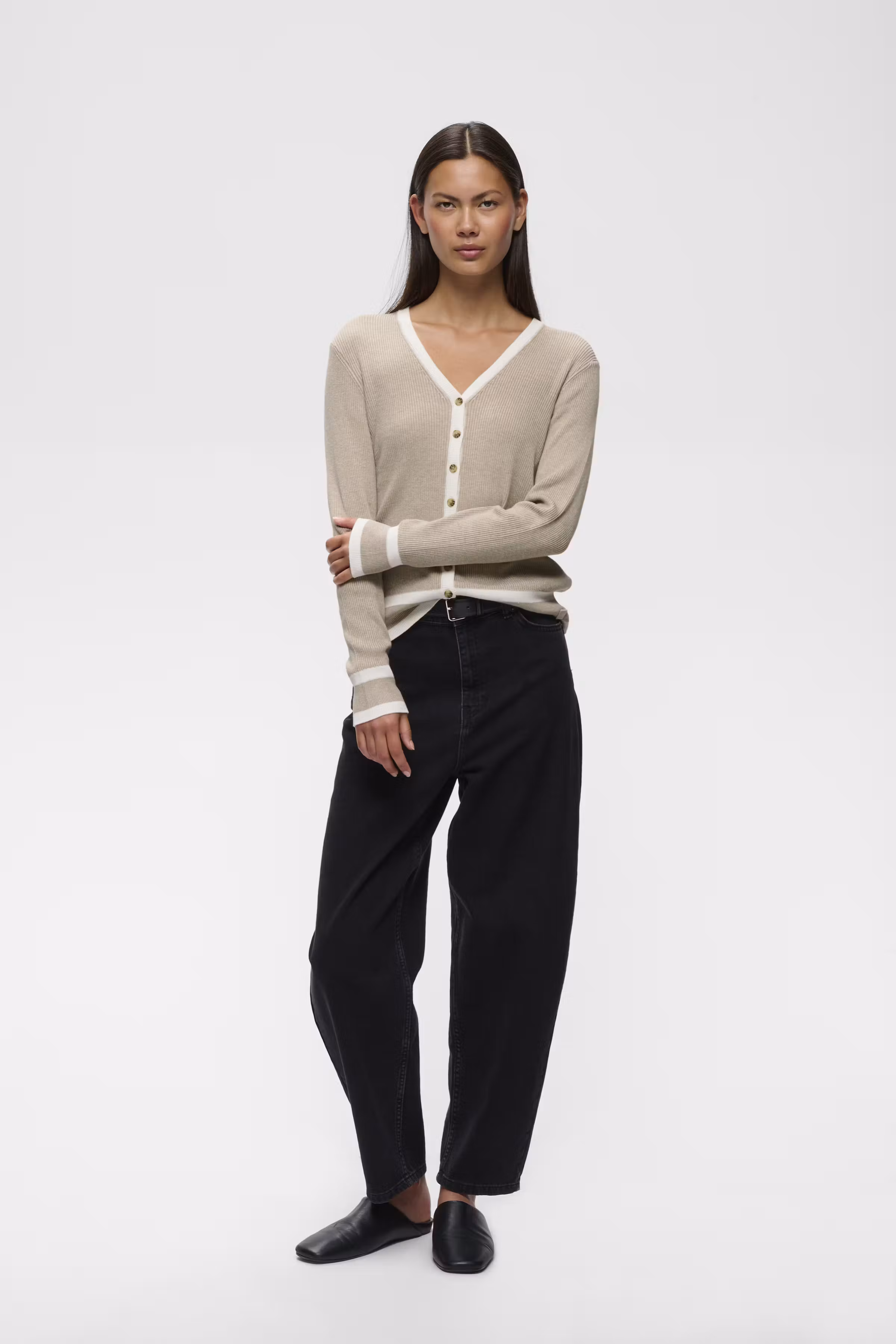 LeenahIW Cardigan LOOKBOOK FRONT 30110673-303486