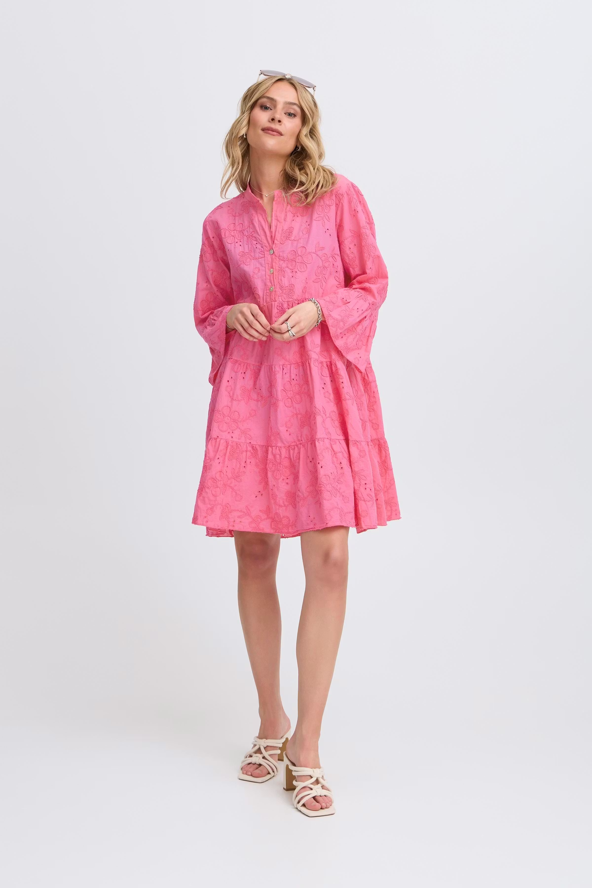 SBLUCKY Kleid LOOKBOOK FRONT 22100982-182133