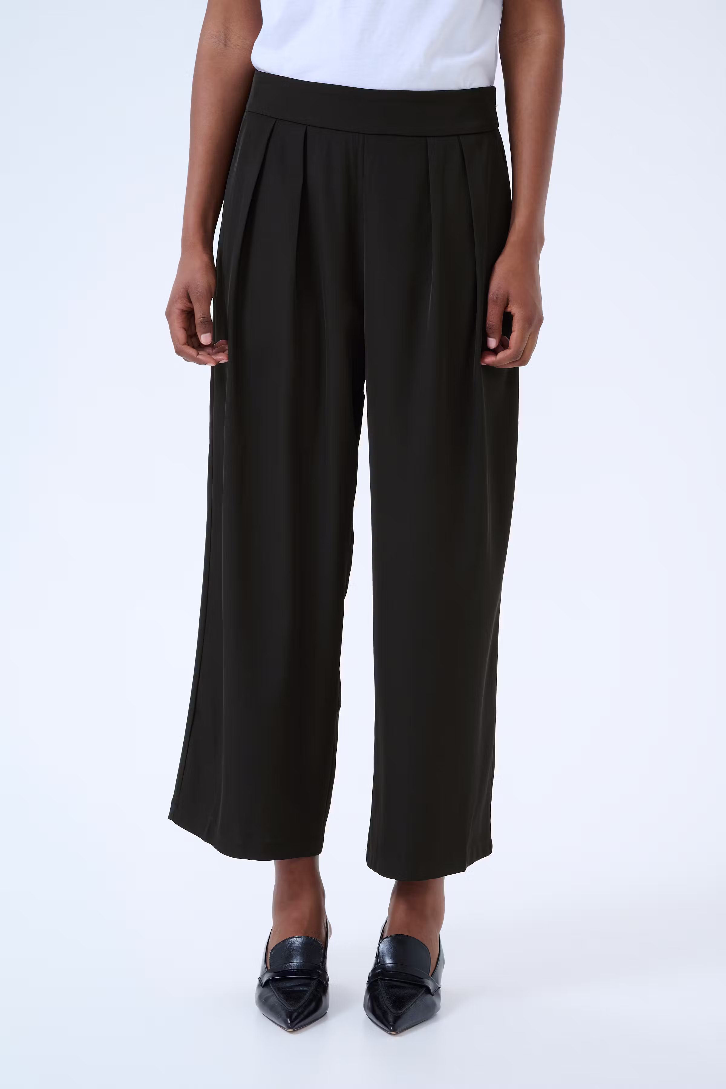 KAmille Trousers LOOKBOOK FRONT 10508670-100121