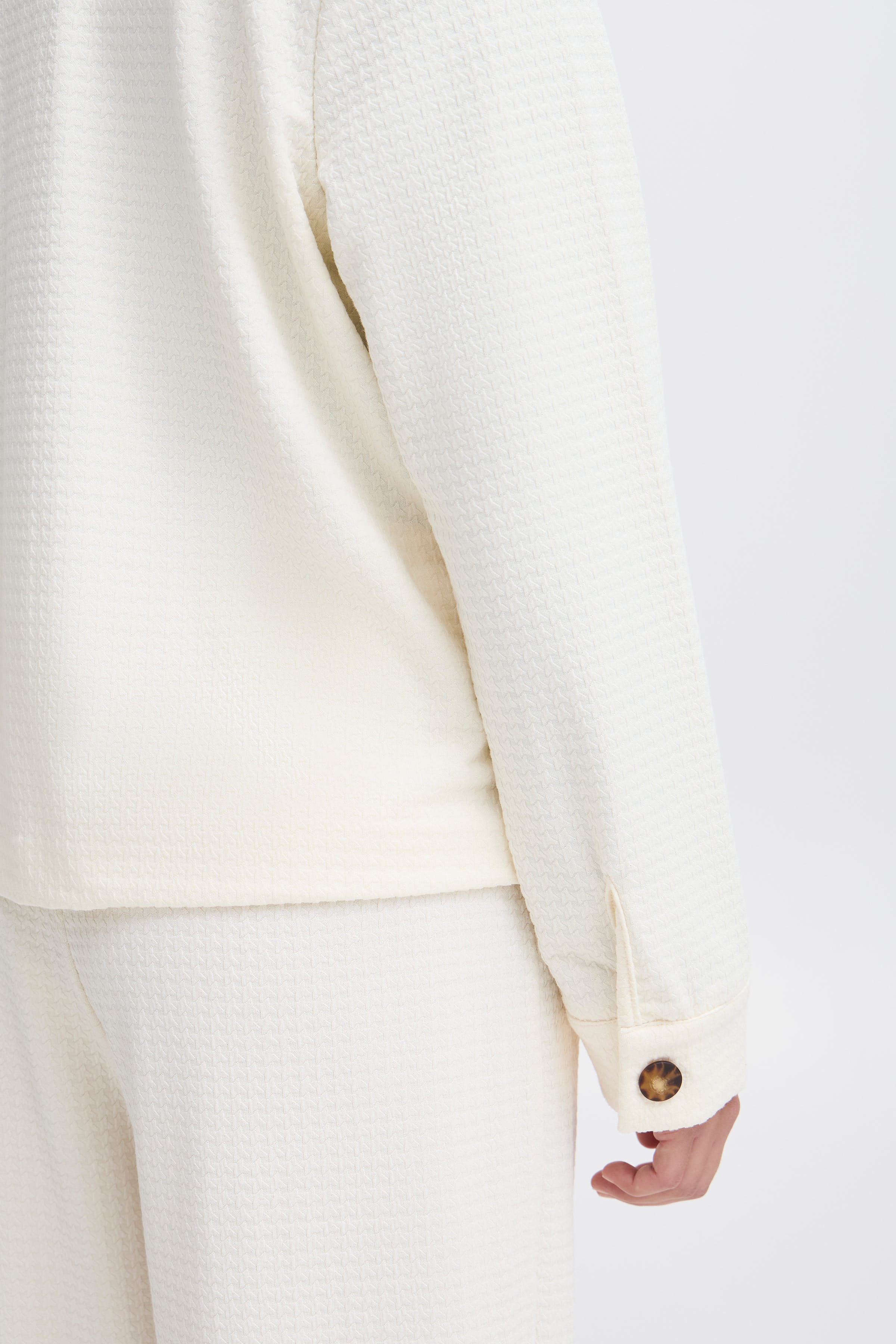 IHKATE PILLOU Jacke LOOKBOOK DETAIL 20123014-130905