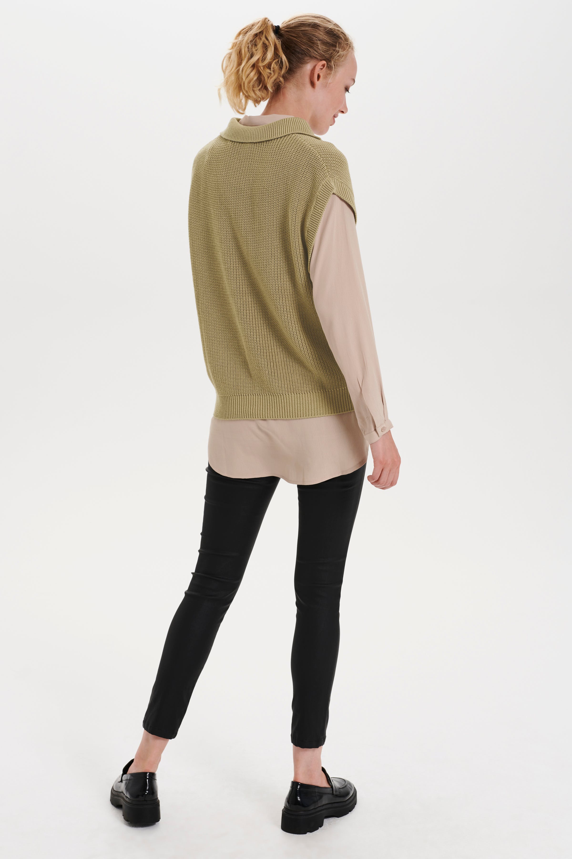 IdunSZ Vest

 LOOKBOOK BACK 30511858-151306