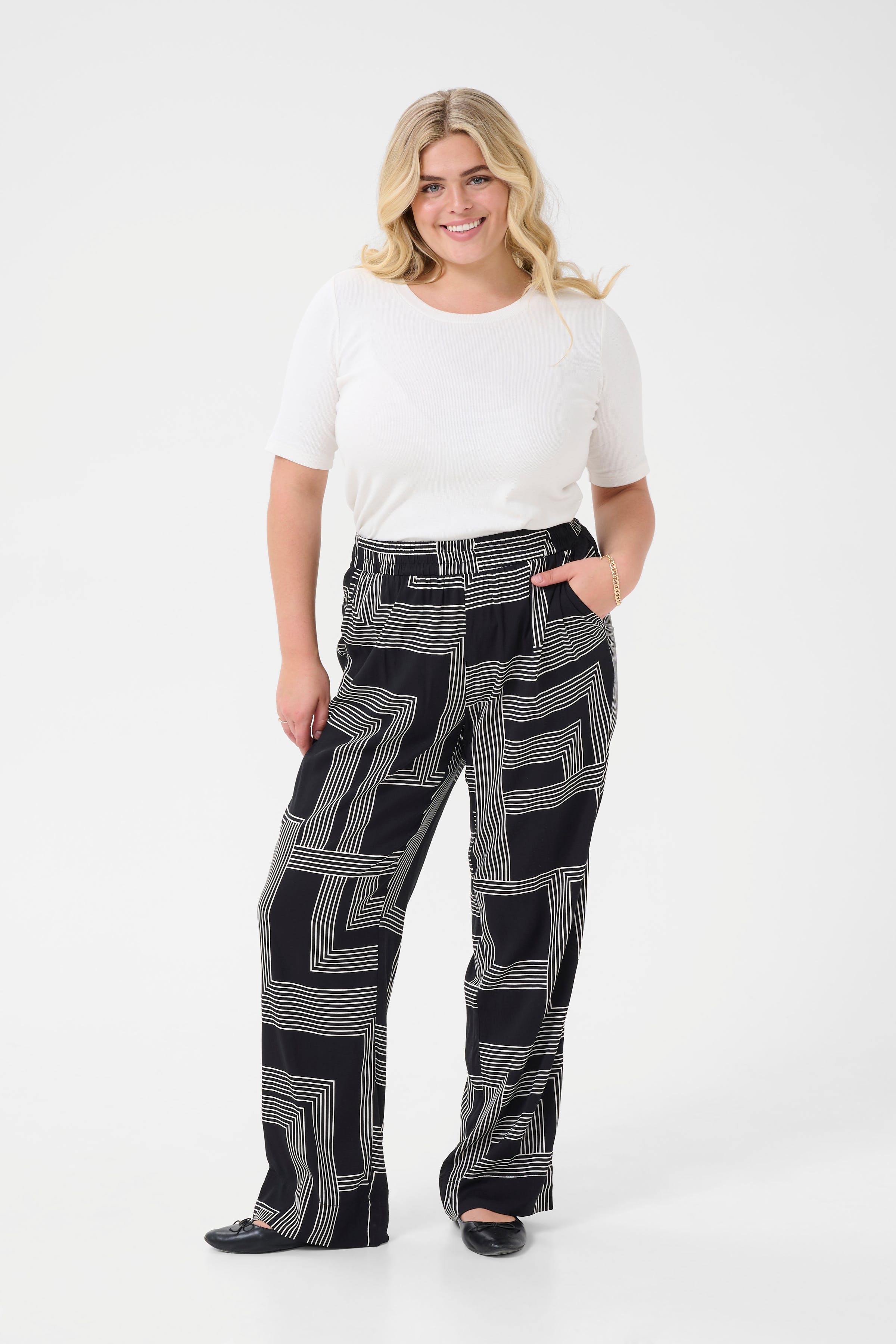 KCdonna Trousers LOOKBOOK FRONT 10583425-107704