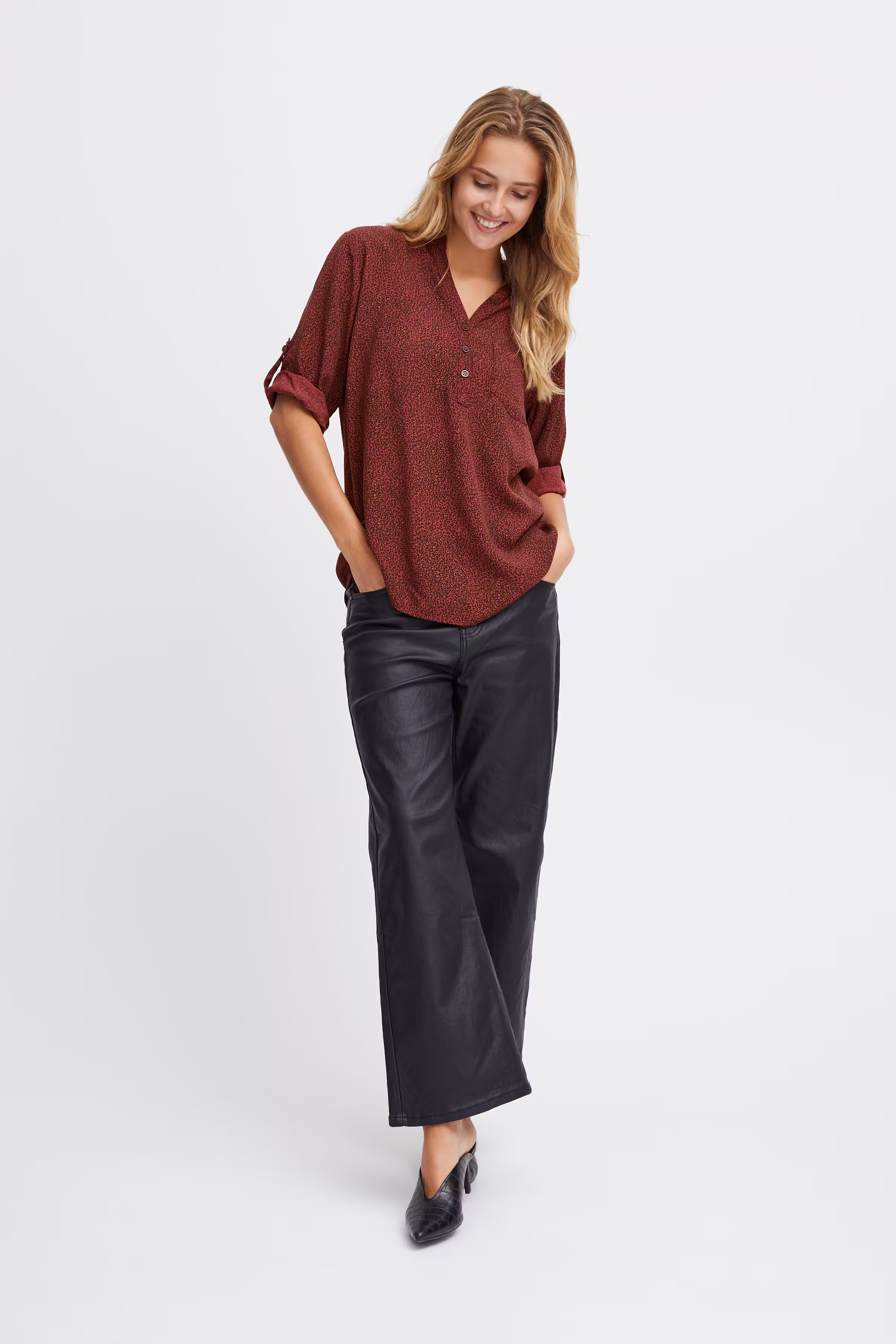 SBRAFIA Bluse LOOKBOOK FRONT 22100341-191543