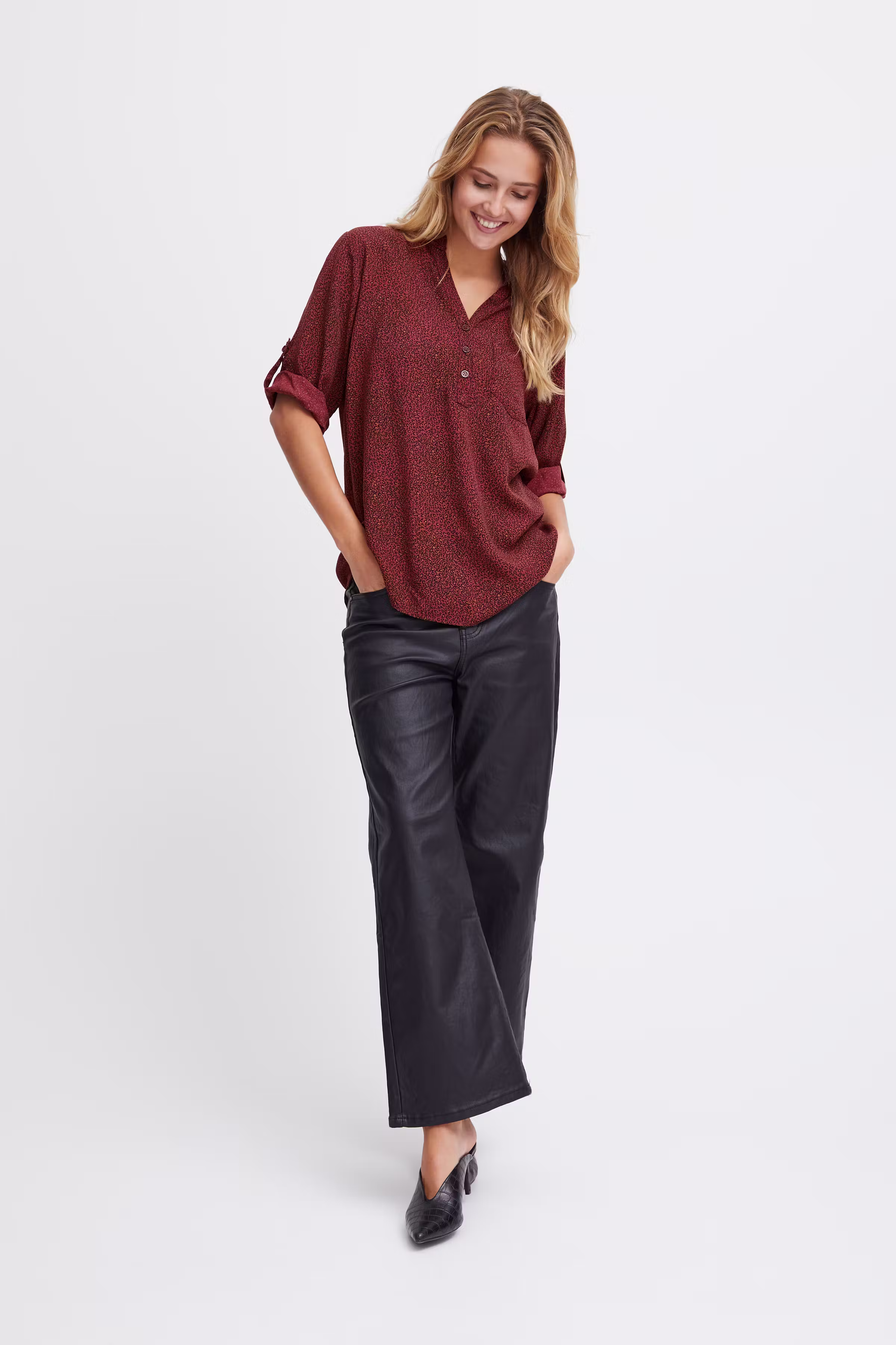 SBRAFIA Bluse LOOKBOOK FRONT 22100341-191543