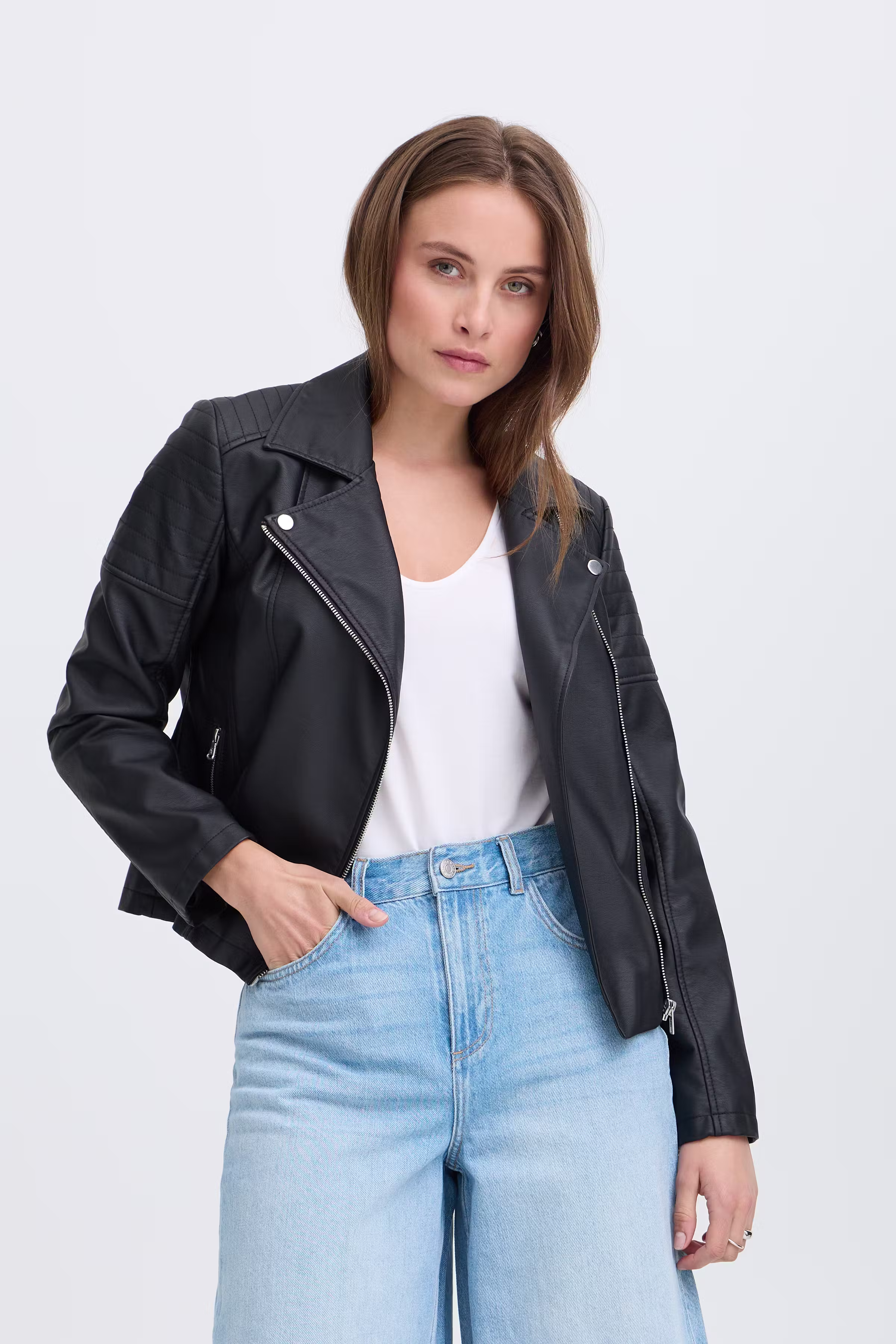 BYACOM Yttertøy LOOKBOOK FRONT 20819700-194008