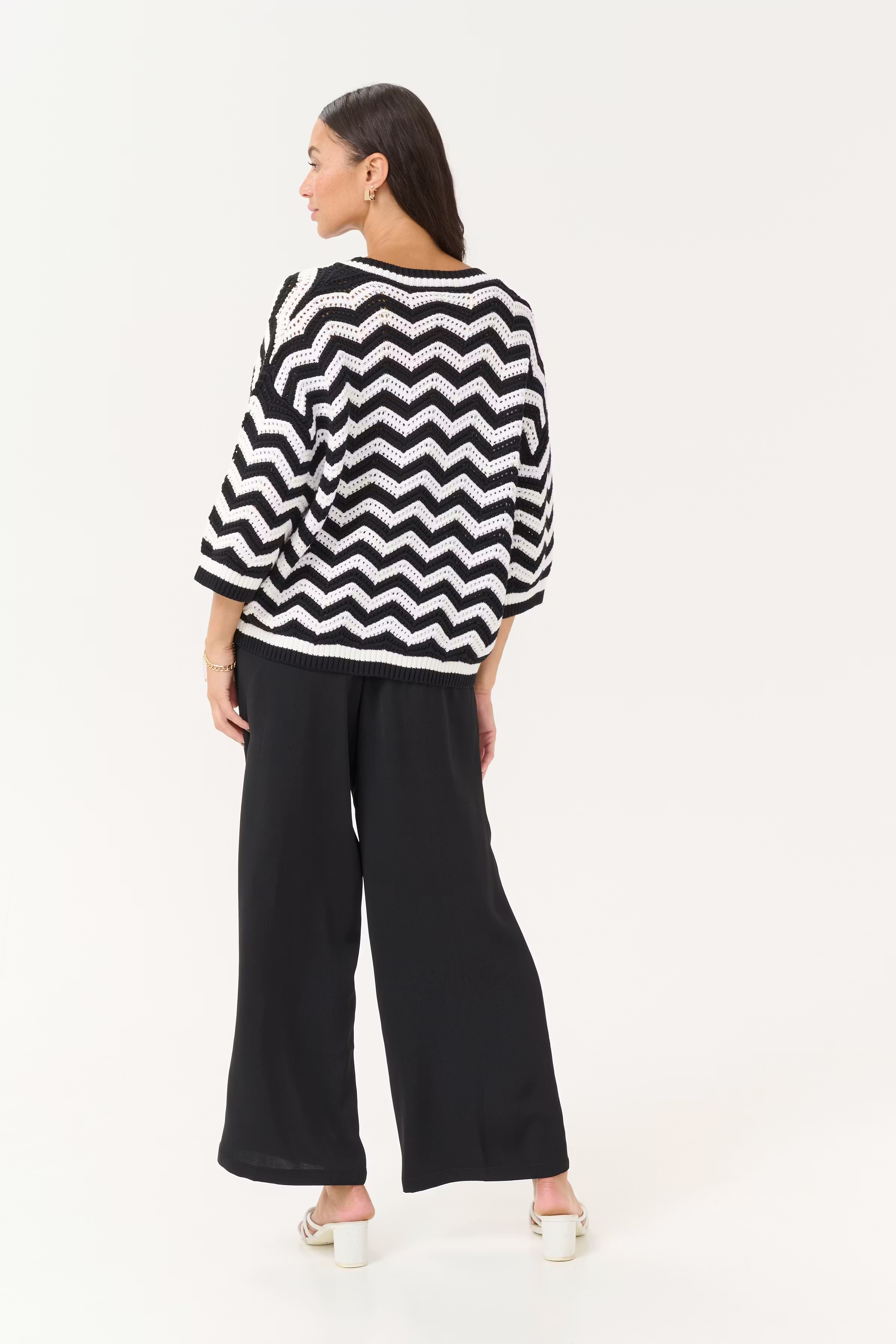 KAlaina Pullover LOOKBOOK BACK 10510185-107435