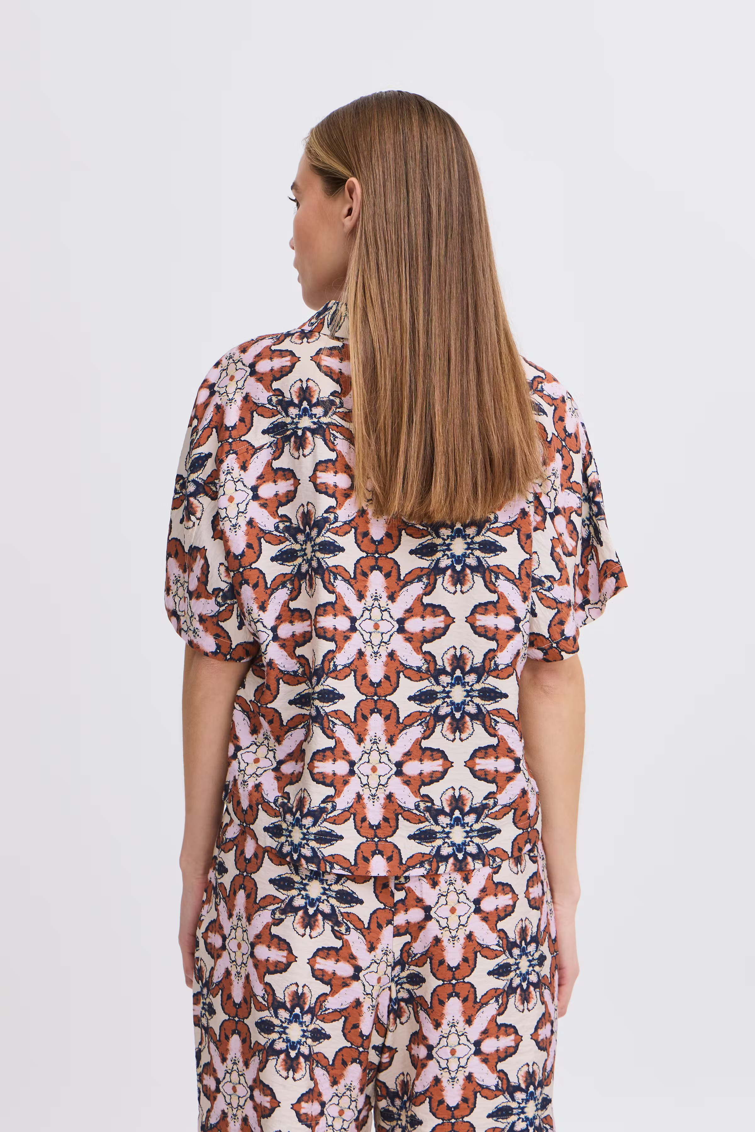 IHZASHA Kortermet skjorte LOOKBOOK BACK 20122977-204446